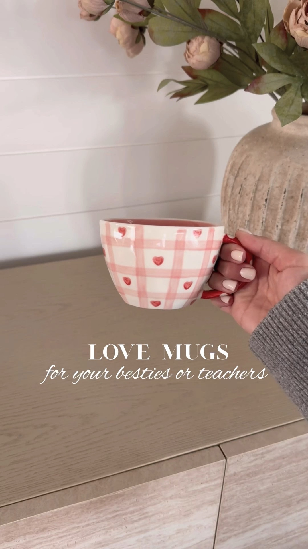 I have never added something so fast on my cart like when I saw these checkered hand painted mugs 💕 These are great to gift or to add to a coffee corner/station for Valentines! I added some affordable goodies to give you an idea how to use it as a bestie or teacher gift ❤️