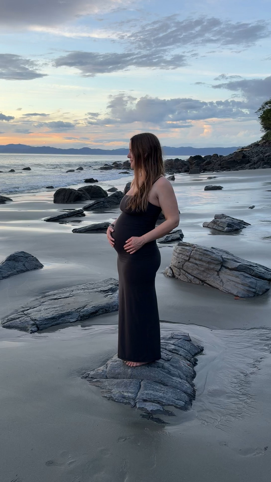 The perfect maternity dress for your babymoon trip✨🤰🏻🌙

Size: small (true to pre-pregnancy size) 

#LTKBump #LTKFindsUnder100 #LTKTravel