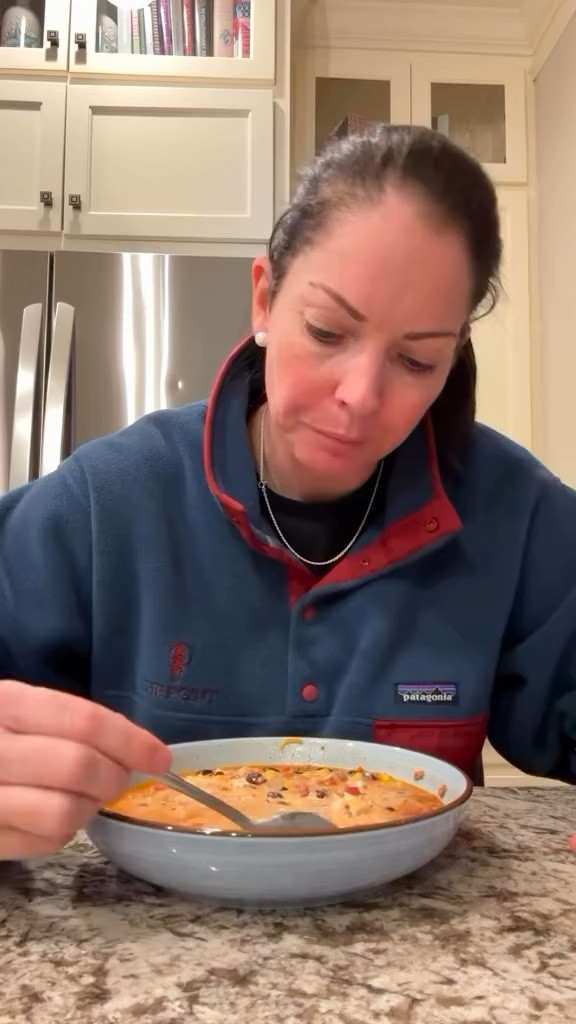 Macro-friendly soup that tastes way too good to fit your goals? I got you.

High-protein, cozy, and perfect for these chilly nights! Save this one for your meal prep this week!

Want more recipes like this? Grab my cookbook out now! Link 🔗 in bio! 

#DPTDifference #MacroFriendly #HighProteinRecipes #TacoSoup #DPTEats #HealthyComfortFood #DPTCookbook