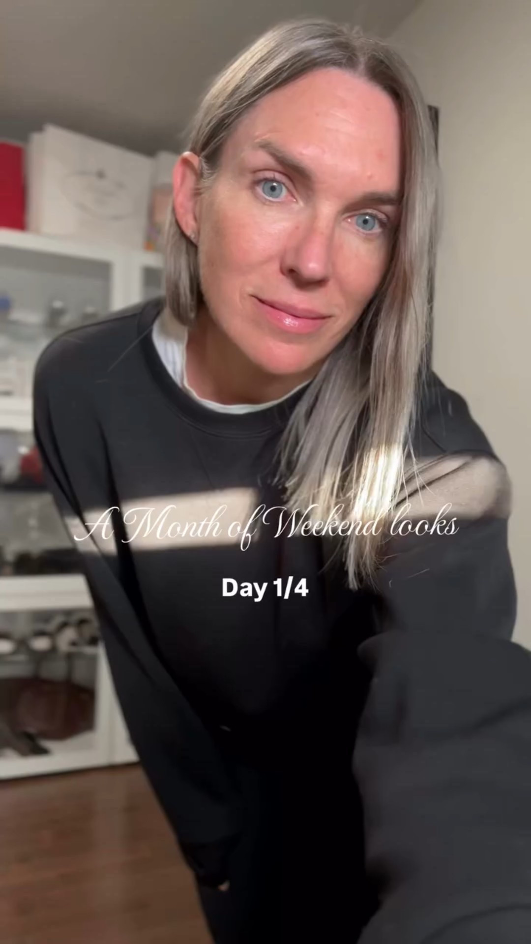 A month of weekend looks. Day 1/4. Are we interested in casual weekend looks? Yay or Nay. Let me know in the comments. 

@splits59 leggings
@spanx sweatshirt
@nourhammour_paris leather jacket
@therow shoes
@tomford bag 

Casual looks, weekend outfits, leggings