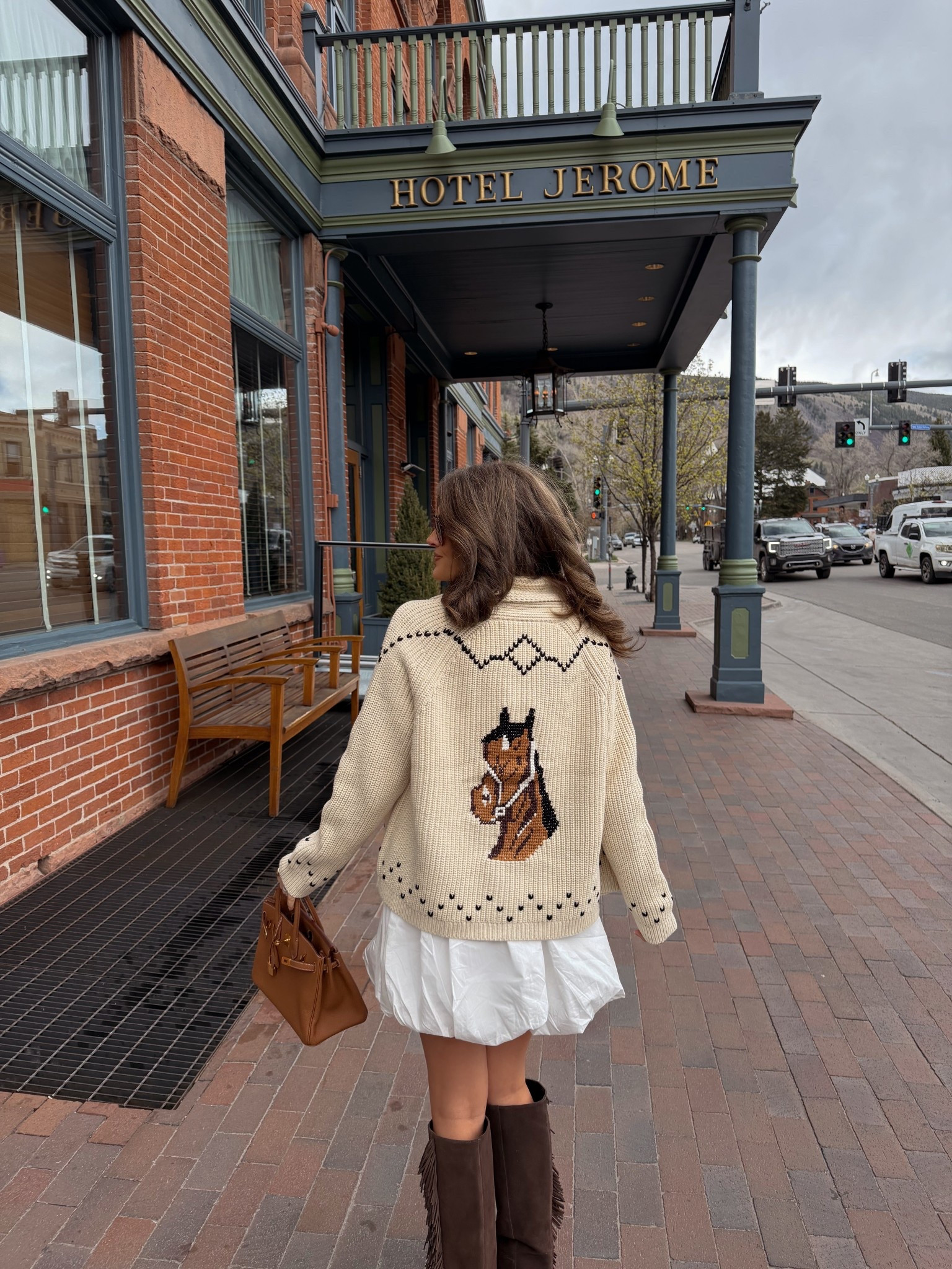 What I wore in Aspen today! I love this cardigan 🤎

#LTKdayinmylife #LTKTravel #LTKBump