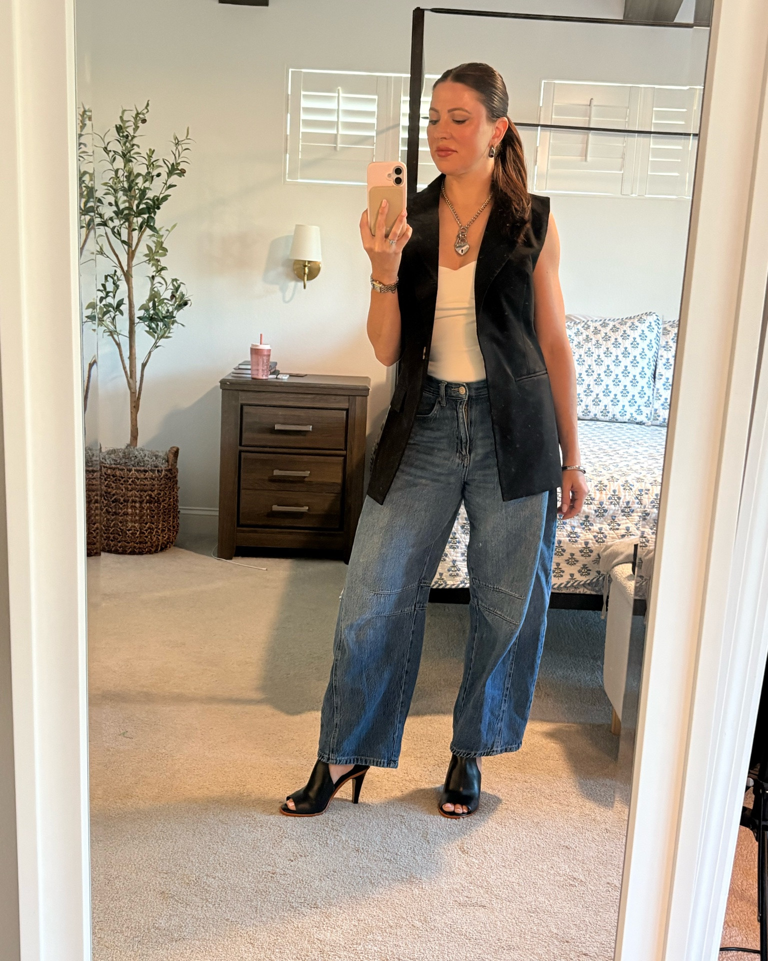 POV: I thought I could survive a full day behind the chair in these 😂

So… how long do you think I lasted before I regretted my decisions? 👠

Comment your guesses below ⬇️

#LTKdayinmylife
