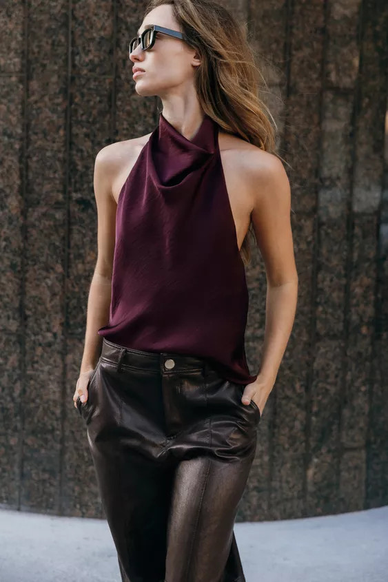 Halter neck top with an open back. Back closure with hidden buttons. | Zara US