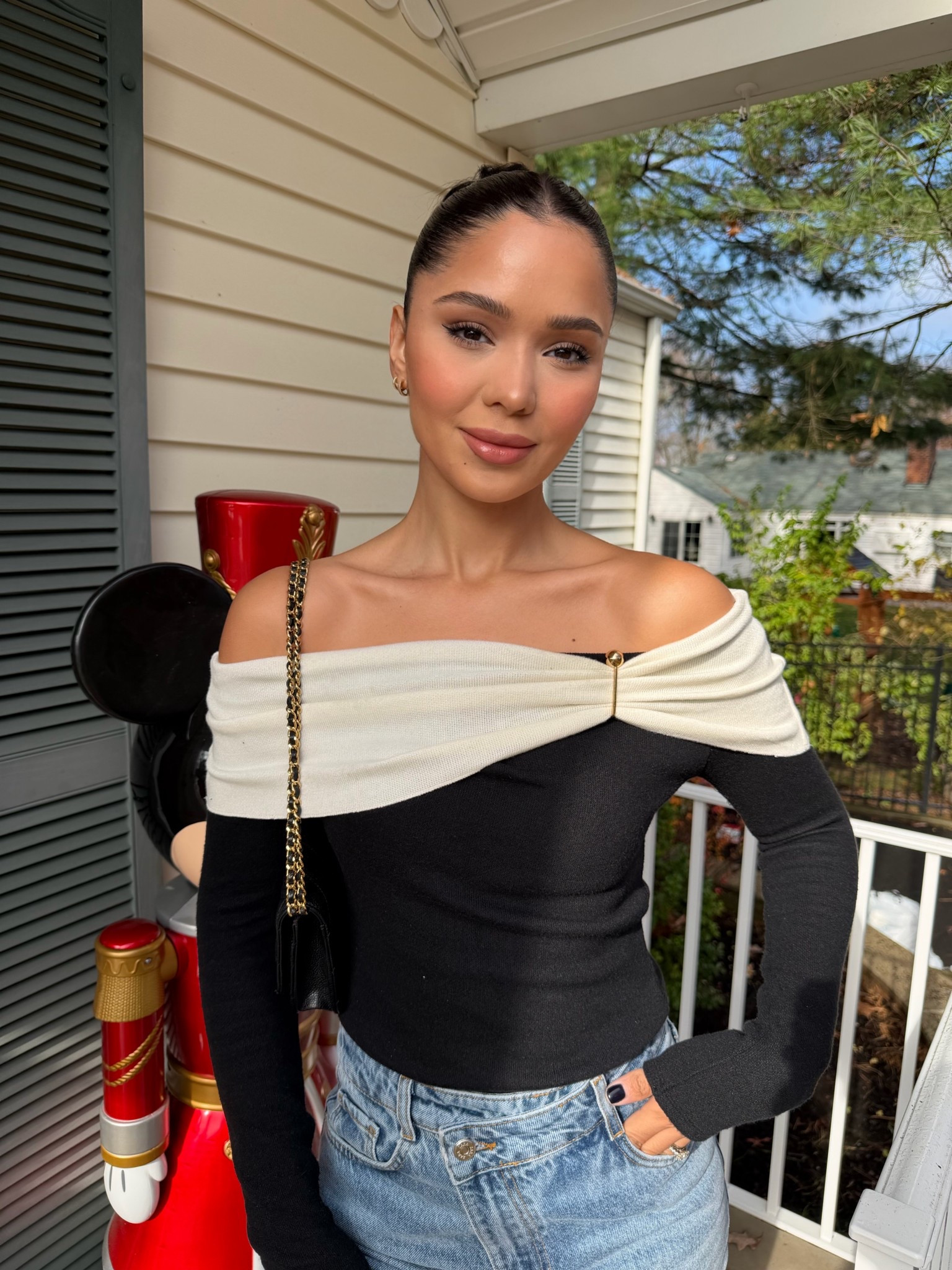 Sharing today’s look below! This top is perfect for your upcoming holiday office parties 🎉 