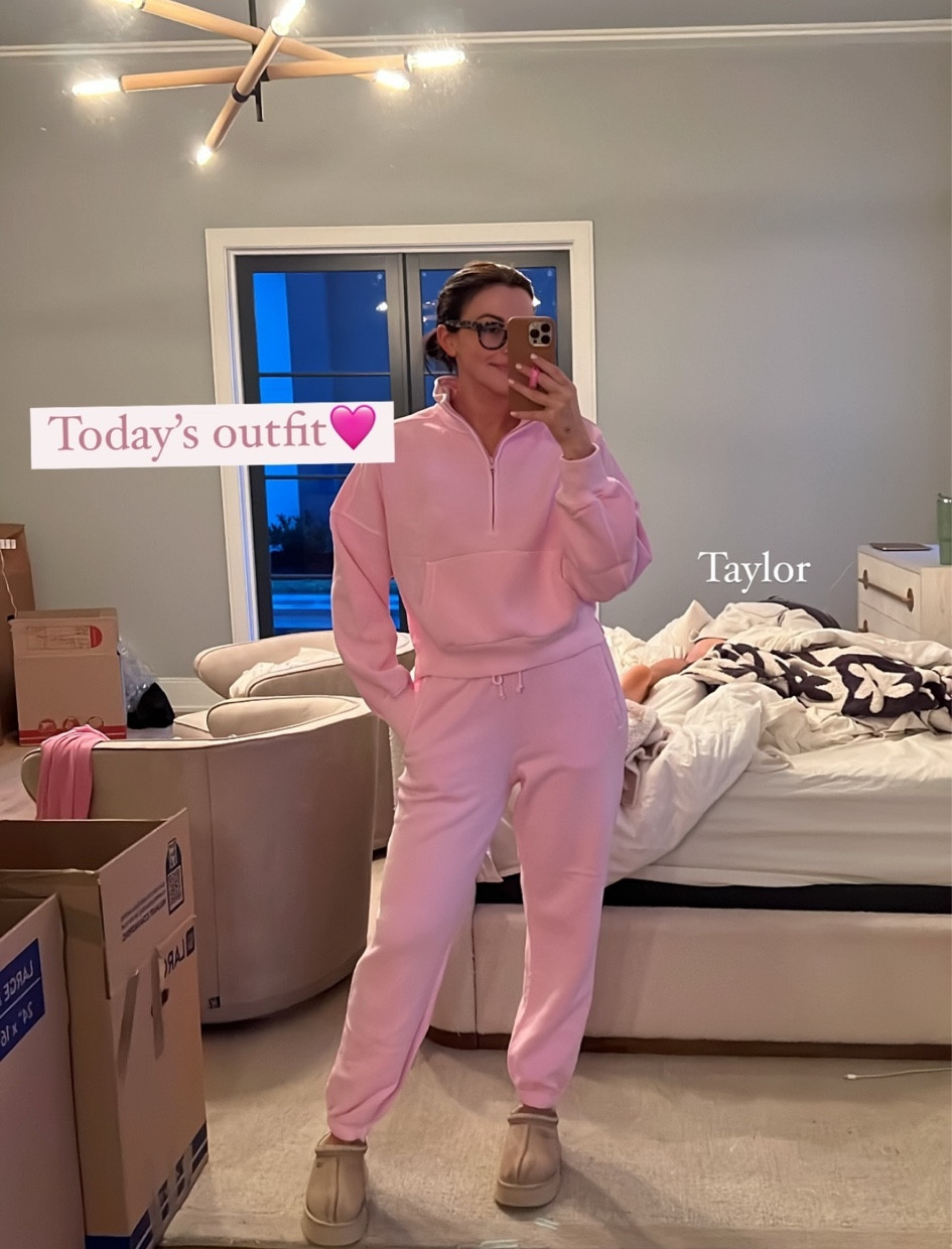 Today’s pink outfit! Wearing a medium in both 🩷 

Code “AFTIA” stacks for 15% off 

#LTKstyletip #LTKfindsunder100 #LTKsalealert