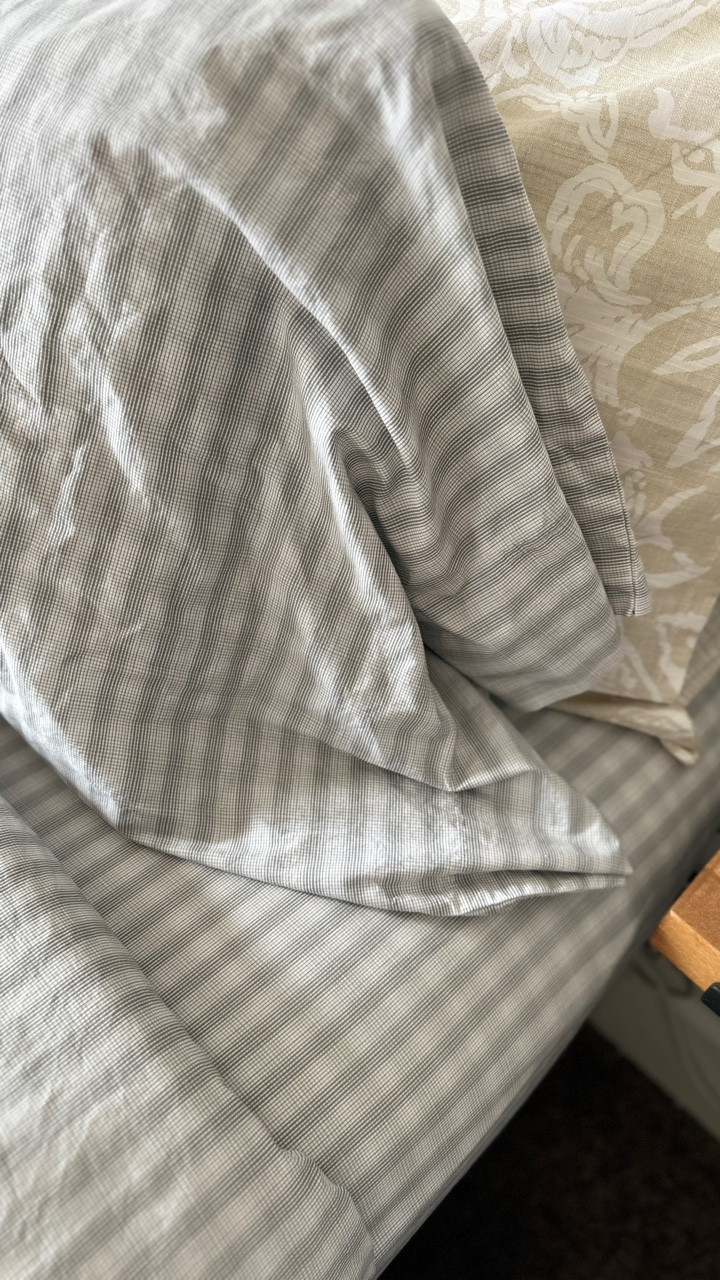 As the days shift from long summer sunsets to crisp fall mornings, I love carrying a little bit of that coastal calm inside. 🌊☀️🍂 This Nautica bedding brings the breezy comfort of summer into fall..breathable cotton, timeless style, and the kind of cozy that makes you never want to leave bed. 

@HomeByRevman @nautica 

#neverendingsummer #CoastalLiving
#BedroomGoals
#CozyHomeVibes
#FallIntoCozy
#HomeStyleInspo
#CoastalDecor
#FallRefresh
#BreezyInteriors
#HomeComforts
#ClassicCoastal
#CoastalHomeStyle
#DreamyBedrooms
#EverydayCozy
#SeasonalStyle
#TimelessDesign
#SimpleLivingStyle
#SereneSpaces
#EffortlessHome
#coastalcharm