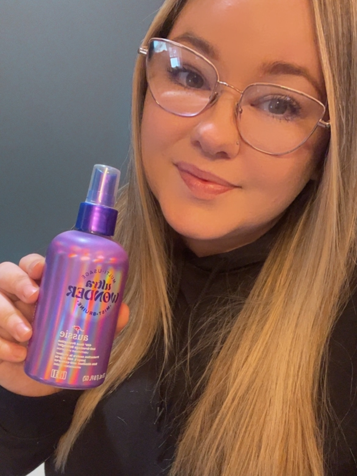 Swipe 👉 to see a fresh blowout with this!

I was gifted this Aussie Ultra Wonder Mist to review and I was skeptical because of the retail price but I am actually loving this! This is an all in one spray that can be used daily as a hair primer, heat protectant and frizz preventer. This has left my hair feeling so soft, looking shiny and frizz free! Being postpartum I have baby hairs and lots of flyaways and nothing tames them but this did a pretty good job! I love using this before a good blow out. 

While it is said to be a daily mist I do find that it doesn’t work for my hair when I use it on dry hair, but my hair tends to get oily pretty quick and this mist feels heavy on my hair when applied to dry hair. It’s super lightweight and softening when applied to wet hair though! So I have been using it on wash day and I love it!

@influenster @aussiehaircare #complimentary #DareToWonder