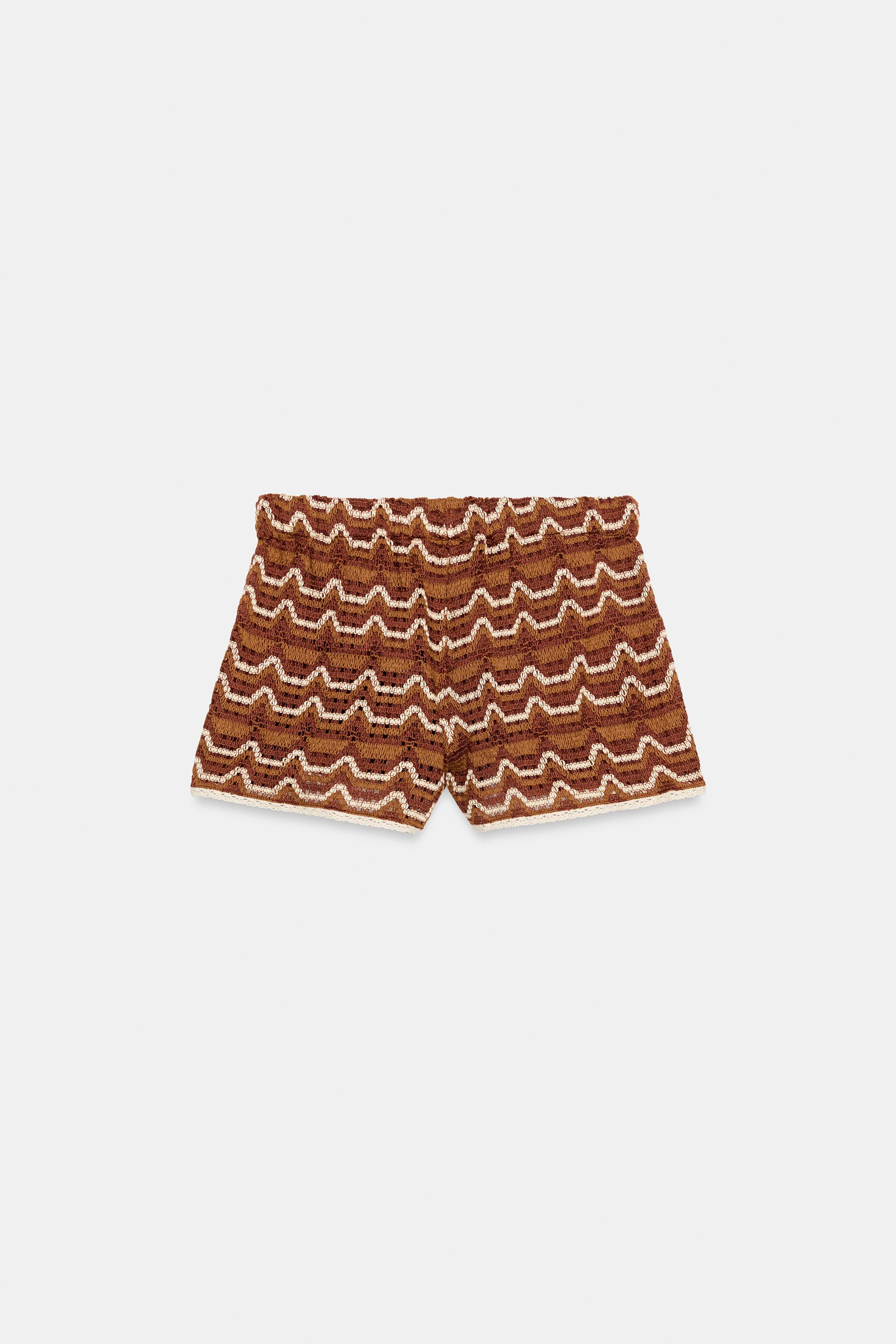 Low-rise shorts featuring an elastic waistband and drawstring with bead details. Lined interior. | Zara US