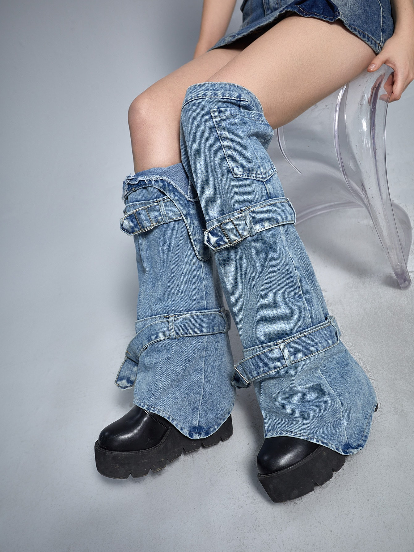 Grunge Punk Polaina con diseño de cinturón | SHEIN