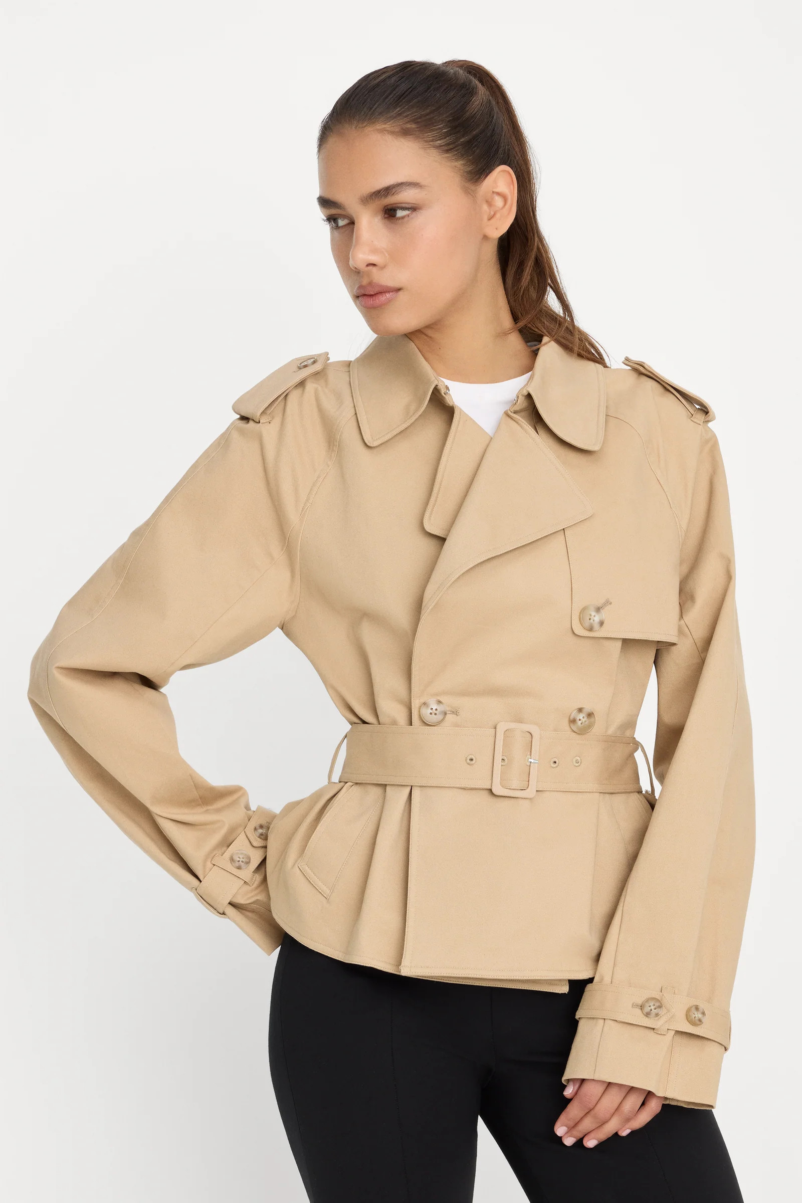 THE CROPPED TRENCH JACKET | SANDY FAWN | Good American