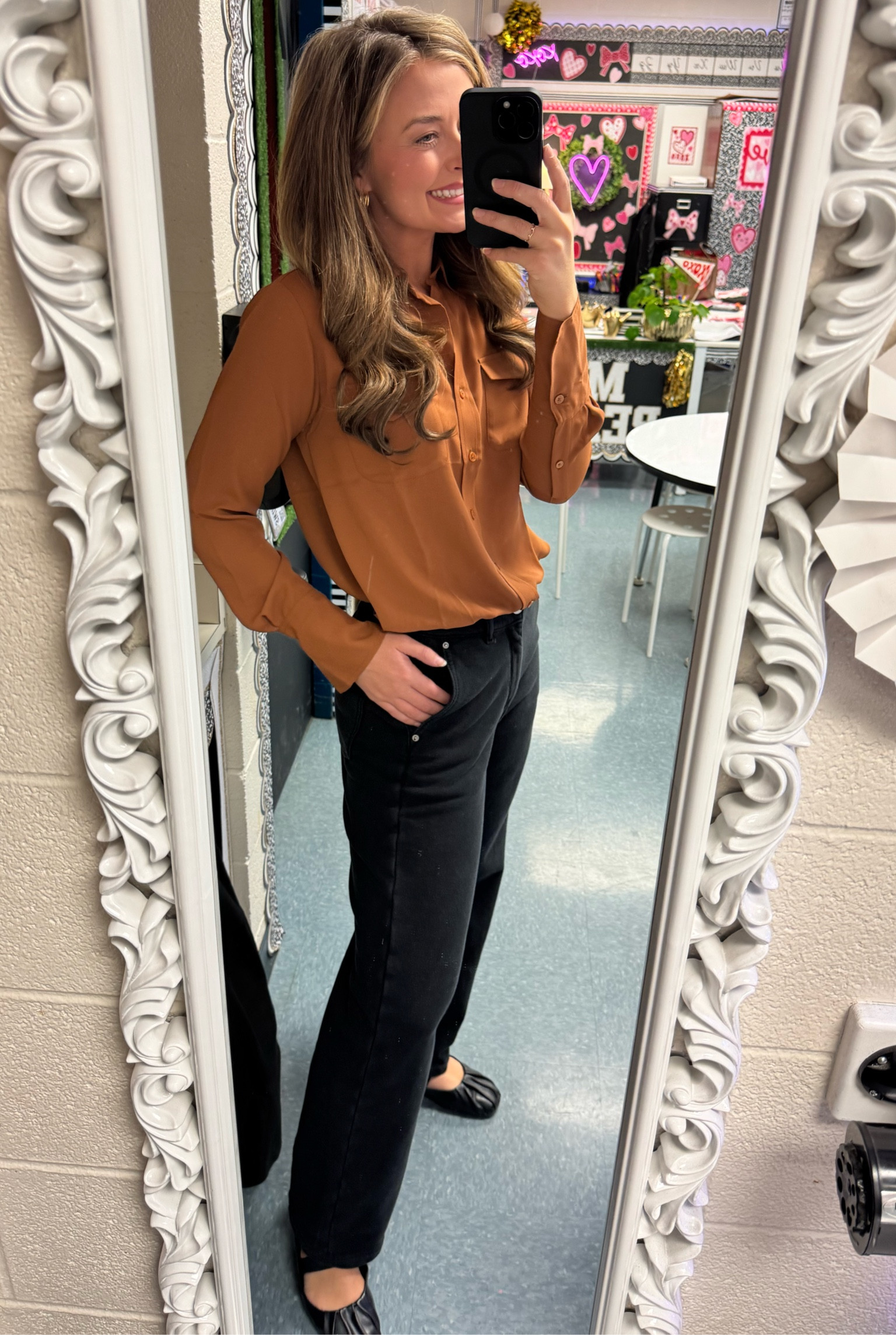 THESE PANTS!!!! They are the DL 1961 Hepburn Wide Leg Knit Pants! I linked a similar pair but these are actual sweatpants….I am obsessed! 

#LTKWorkwear #LTKStyleTip #LTKShoeCrush