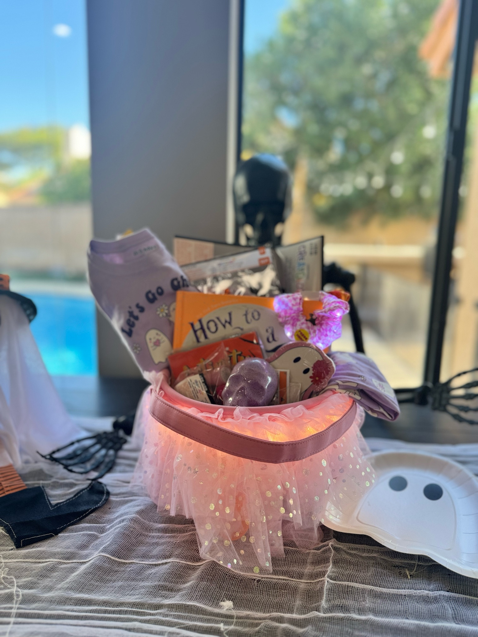 Boo baskets 👻 🧟‍♀️ these trick or treat baskets are adorable, light up and make the perfect base for a spooky boo basket filled with candy-free Halloween treats 🎃 ⁣
⁣
12 days of Halloween kicks off this weekend with the boo baskets. Here’s whats inside:⁣
⁣
- Giant craft ⁣
- how to catch a witch book ⁣
- witch activity book⁣
- light up rings⁣
- light up hair bunches ⁣
- skull bath bomb⁣
- ghost note pad ⁣
- ghost stamps⁣
- window stickers⁣
- Halloween pjs ⁣
⁣
What’s in your bio basket?⁣
⁣
All linked in LTK 🛒 ⁣
⁣
#boobasket #halloweenbasket #halloweentreats #candyfreehalloween #trickortreatbag #halloweenpajamas #halloweenforkids #halloweeninspo #halloweendecor #halloweencrafts #momhack #parentsofinstagram #momsofinstagram #arizonamoms #scottsdalemom 

#LTKHalloween #LTKSeasonal