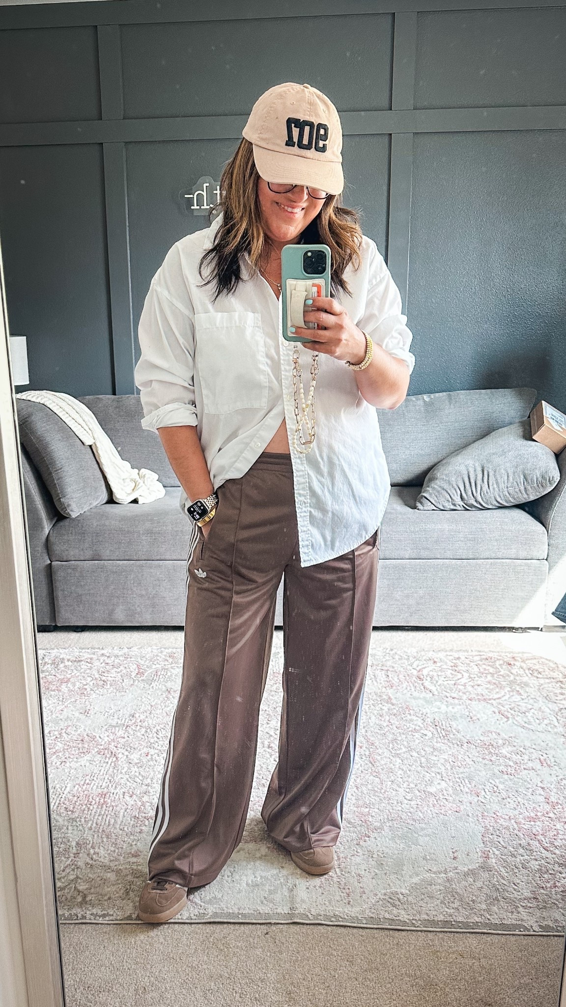 Abercrombie poplin (M), Adidas track pants (L), Adidas

#LTKMidsize #LTKStyleTip #LTKOver40
