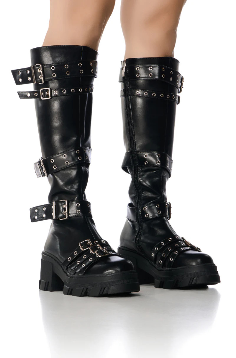 BLADE BLACK BUCKLE DETAIL BOOT | AKIRA