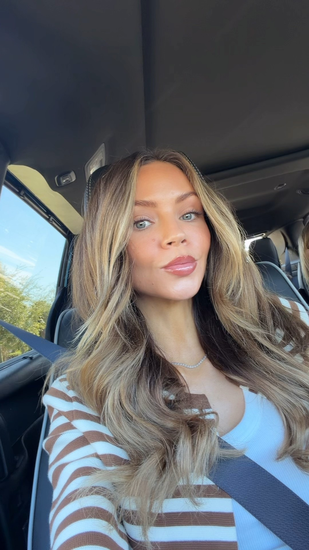 Lip combo:
Lip stain in Hey-zel
Liner in Beyond
Gloss in Crème brûlée 