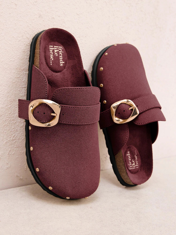 Burgunderrot - Friends Like These Slipper aus Wildlederimitat mit Komfort-Fu\u00dfbett, Nietendet... | Next EU