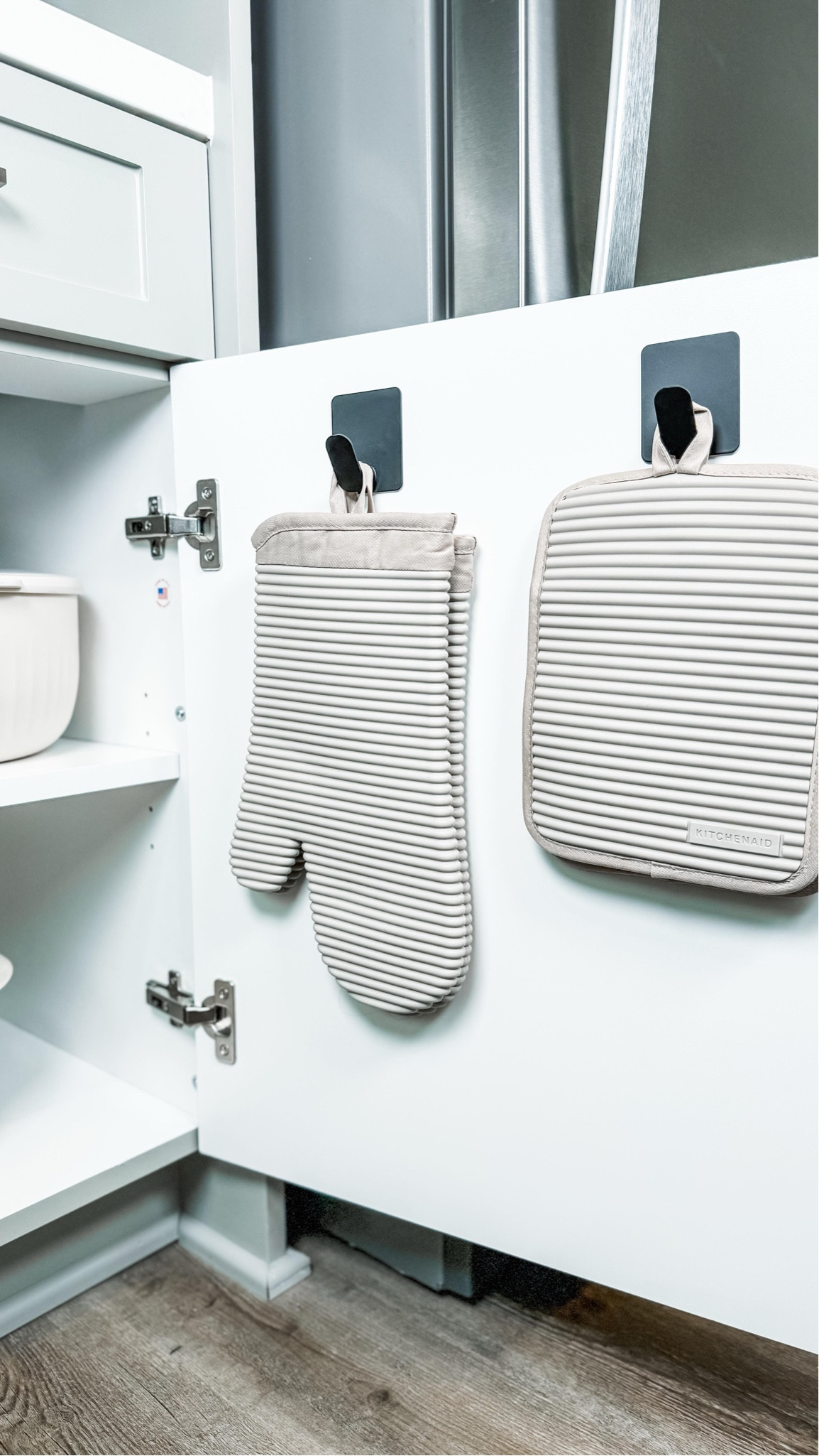 💙🛒 PRIME DAY DEALS ON THE HOOKS & THE OVEN MITTS 💙🛒

Getting back to what we do best… organizing! This is a super easy organizing idea that helps use vertical space instead of valuable drawer or counter space. Easily accessible too!

Would you try this hack?

Follow us for more organizing tips & ideas!

Unfortunately, if you’re not following us IG will sometimes not allow our message to reach you. If that happens you’re always welcome to use the convenient link in our bi0 under- As Seen on IG & TikTok. 

#neatlyembellished #professionalorganizer #homeorganizer #homeorganizing #organization #organizingideas #organizingtips #organizinghacks #organizedhome #organizedmom #organizedlife #amazon #amazonmusthaves #amazonfavorites #amazonfinds #amazonfaves #amazoninfluencer #amazoninfluencerprogram #amazonhome #primeday #primedaydeals #primebigdealdays