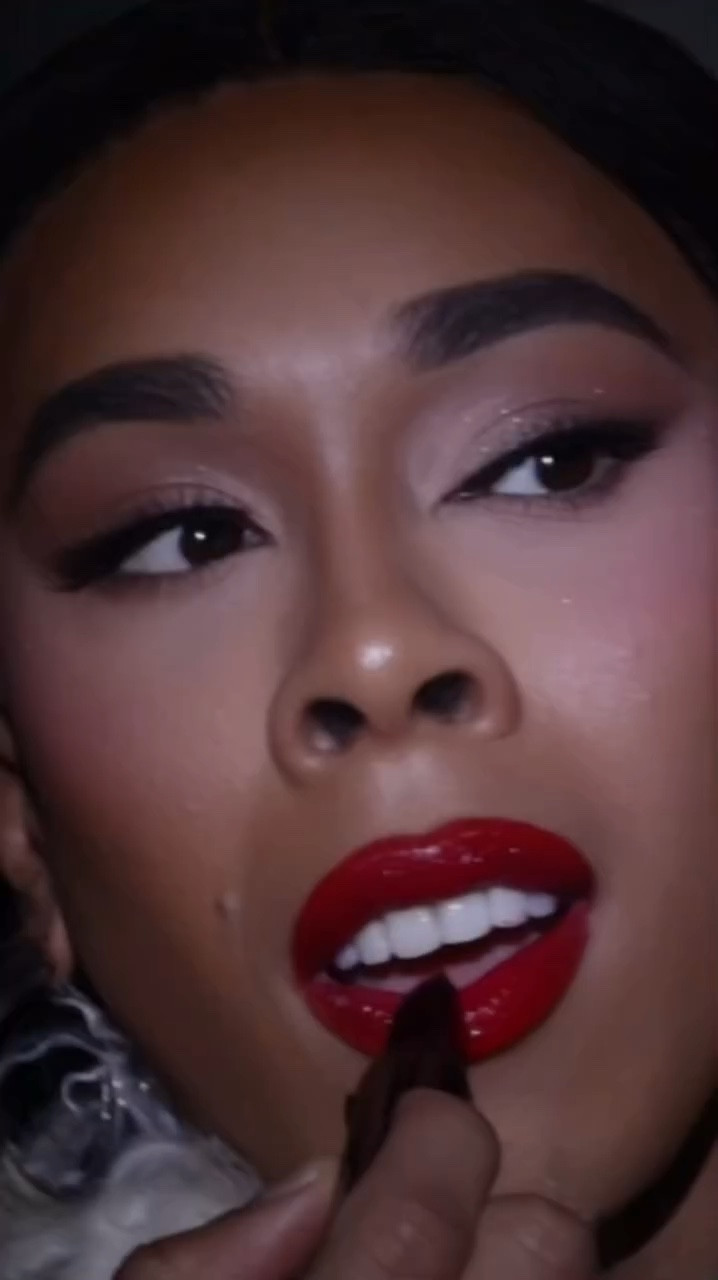 Perfect Red Lip For the holidays Using @armanibeauty Lip Power Long lasting Lipstick shade: “Four Hundred” 💋 💋

#armanibeauty #gifted #hoilday #beauty #glam