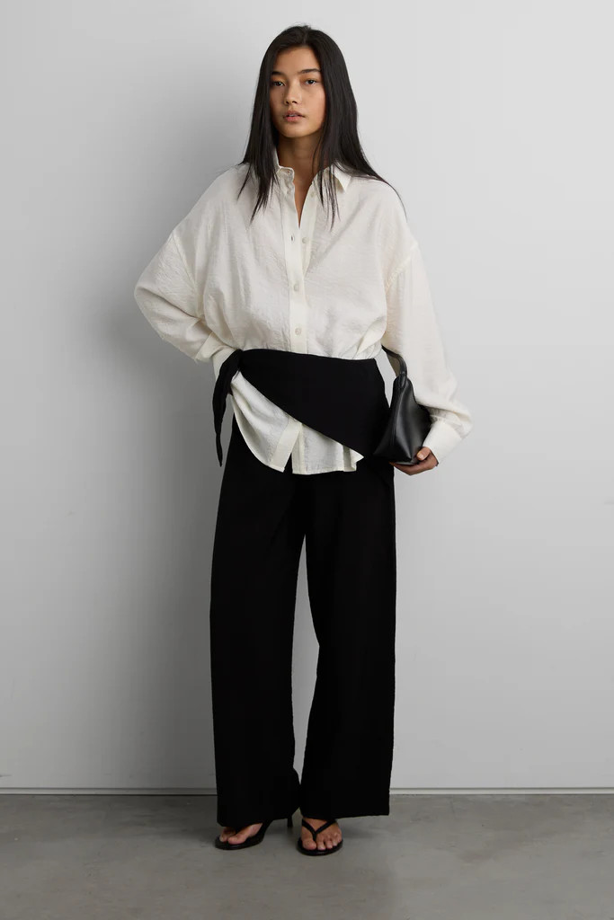LIGHTWEIGHT CRINKLED SHIRT WITH BACK CINCHING BUTTONS | OAK + FORT