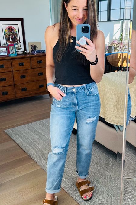 Finally got my hands on a pair of these always-sold-out afdordable jeans and…

Worth the hype. 

Super comfy, love the stretch. 

Sized DOWN per reviews (usually wear 27, got 26 here)

