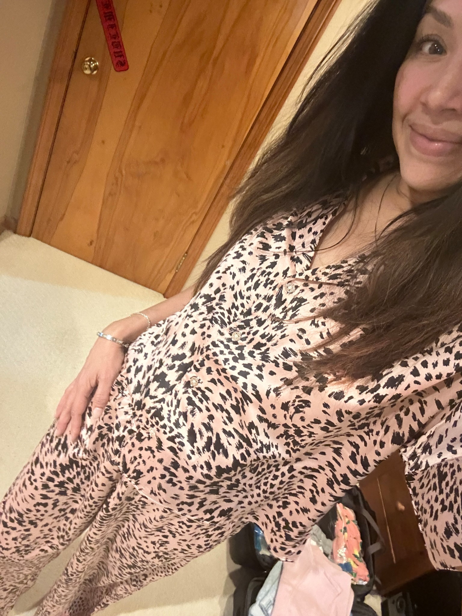 Loving these pj’s
So soft, elegant and comfortable 

Walmart, you’ve outdone yourself!

#WalmartPartner #ThanksWalmart #thevaleriecummins #shopwalmart #walmartcreator #latinacontentcreator #ltklatina