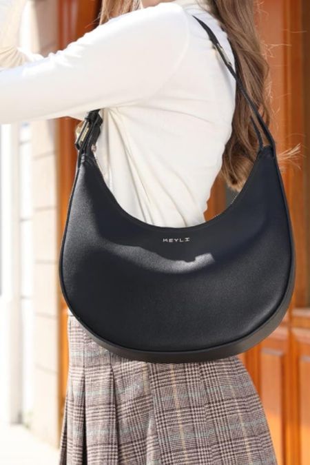 Medium size purses. Easy way to elevate your look 

#LTKitbag #LTKworkwear #LTKstyletip