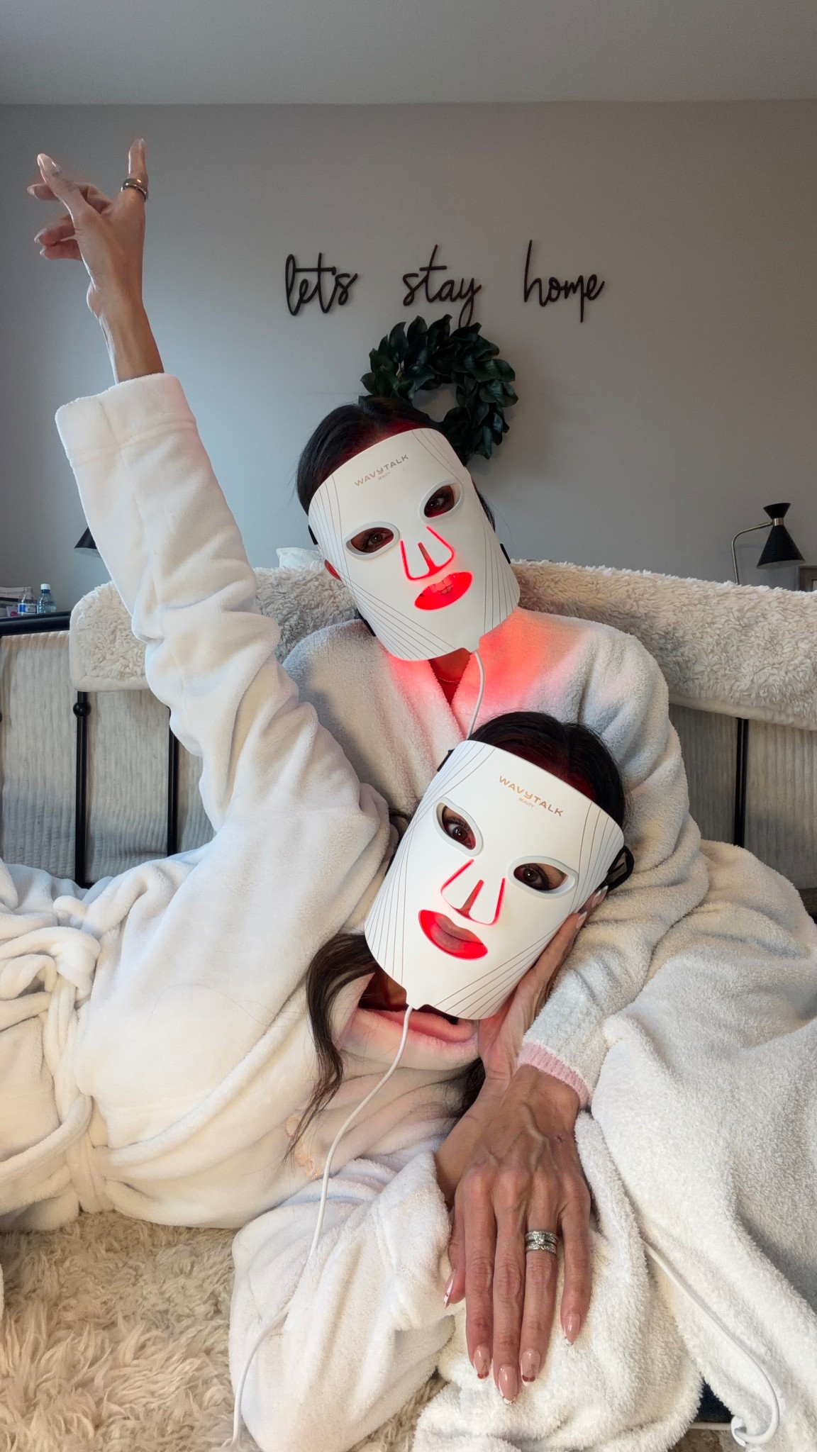 Amo! Solo 10 minutos al día y es inalámbrica! Con luz para líneas de expresión, acné o rosácea y antienvejecimiento ✨

#LTKOver40 #LTKBeauty #LTKCyberWeek