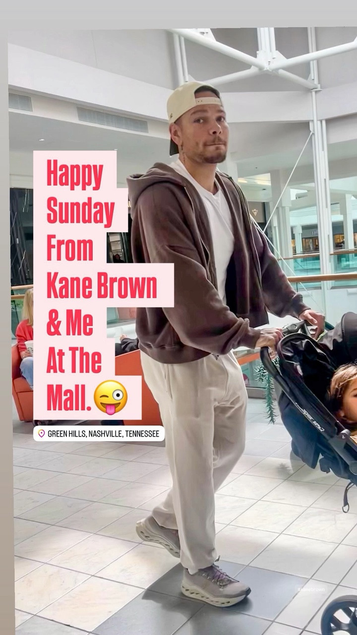 Happy
Sunday
From
Kane Brown 
& Me
At The
Mall.😜