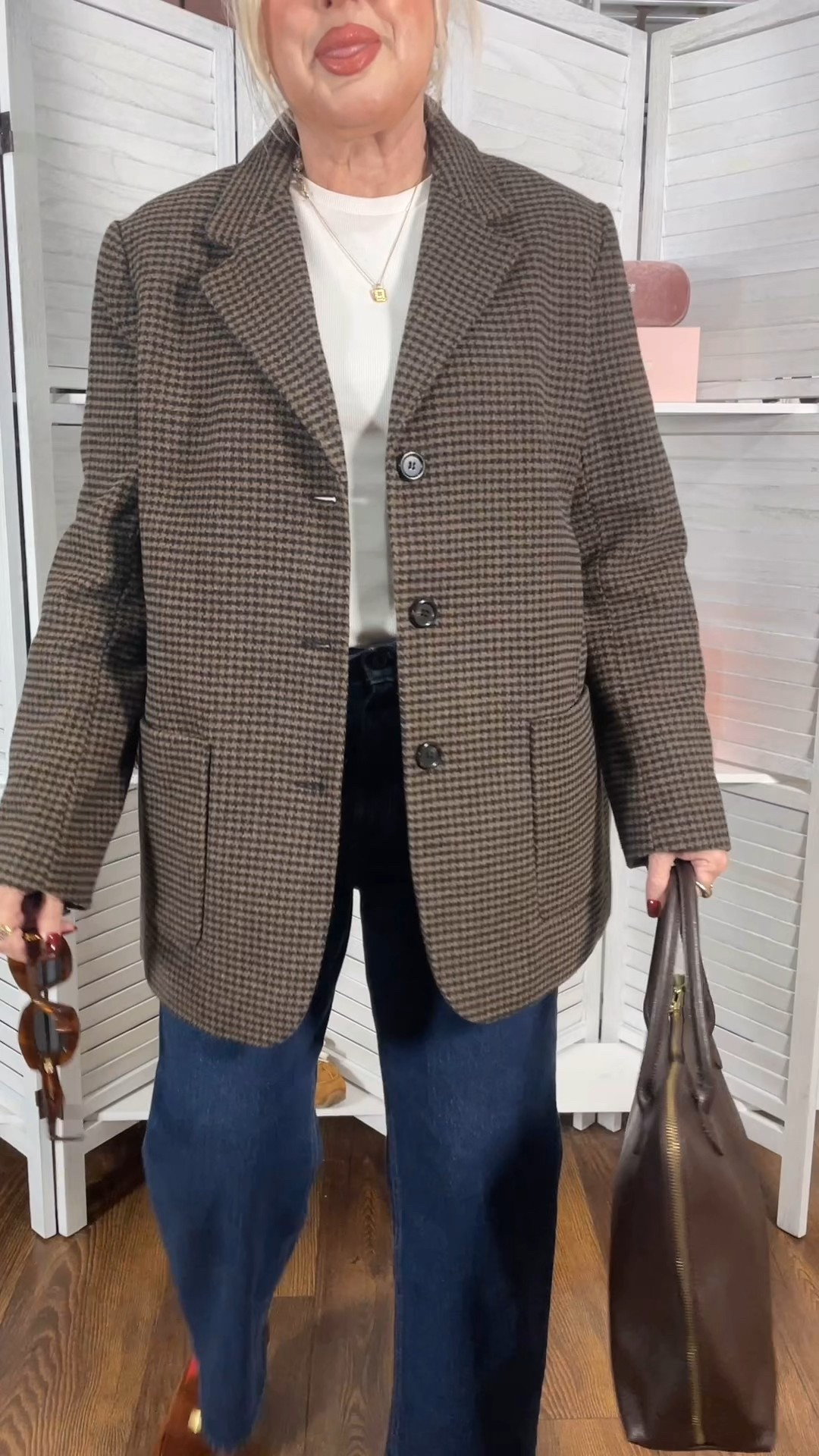 When in doubt grab a blazer ! It’s my go to uniform when I don’t want to figure it out but wanna look smart .  
Pro Tip- add a bright pair of socks to add visual interest . 



#LTKootd #LTKOver40 #LTKgrwm