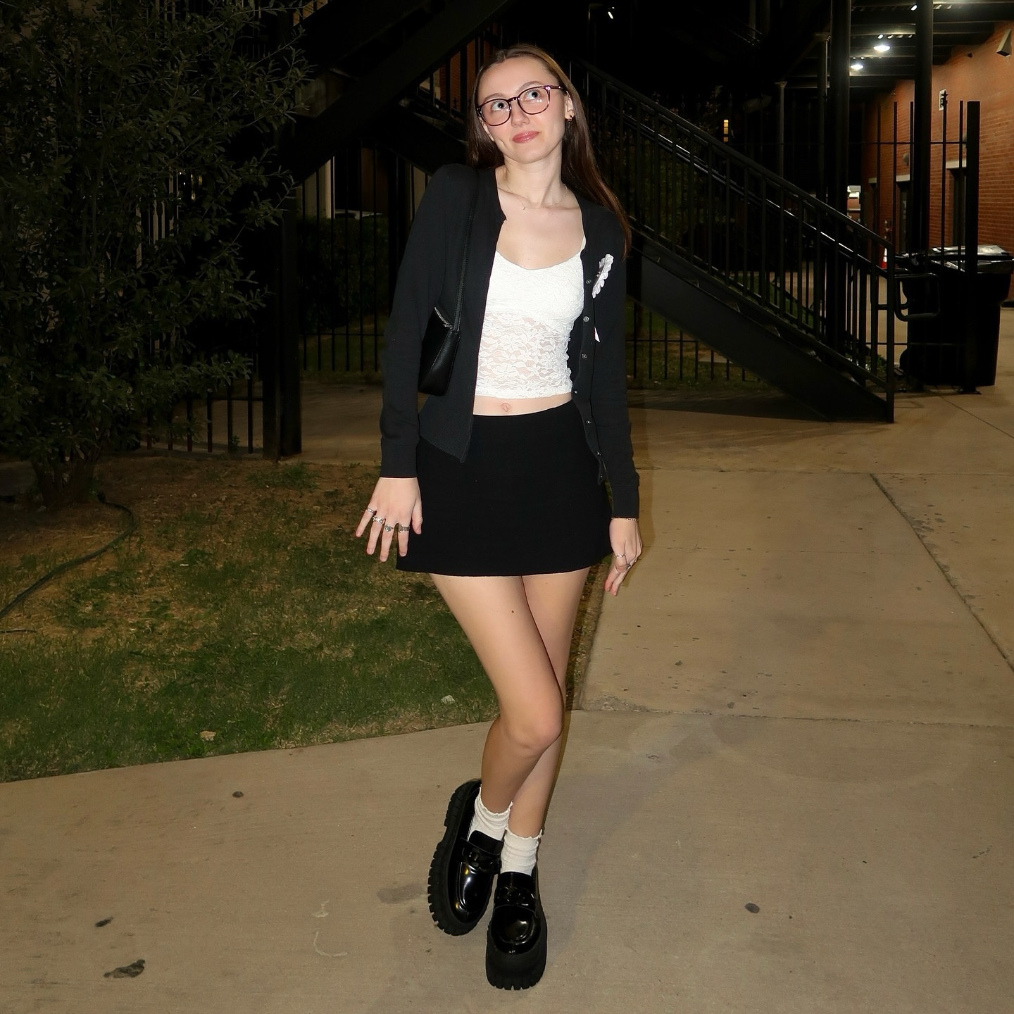 tank top: hollister
cardigan: thrifted
skirt: princess polly
shoes: the brand “no name”
purse: brandy melville