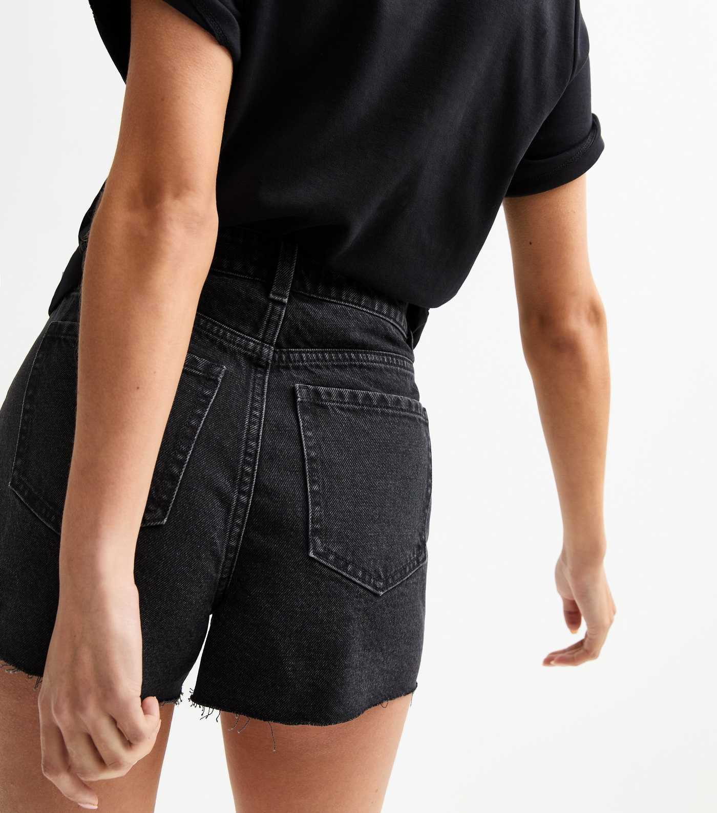 Black Frayed Raw Hem Denim Shorts | New Look | New Look (UK)