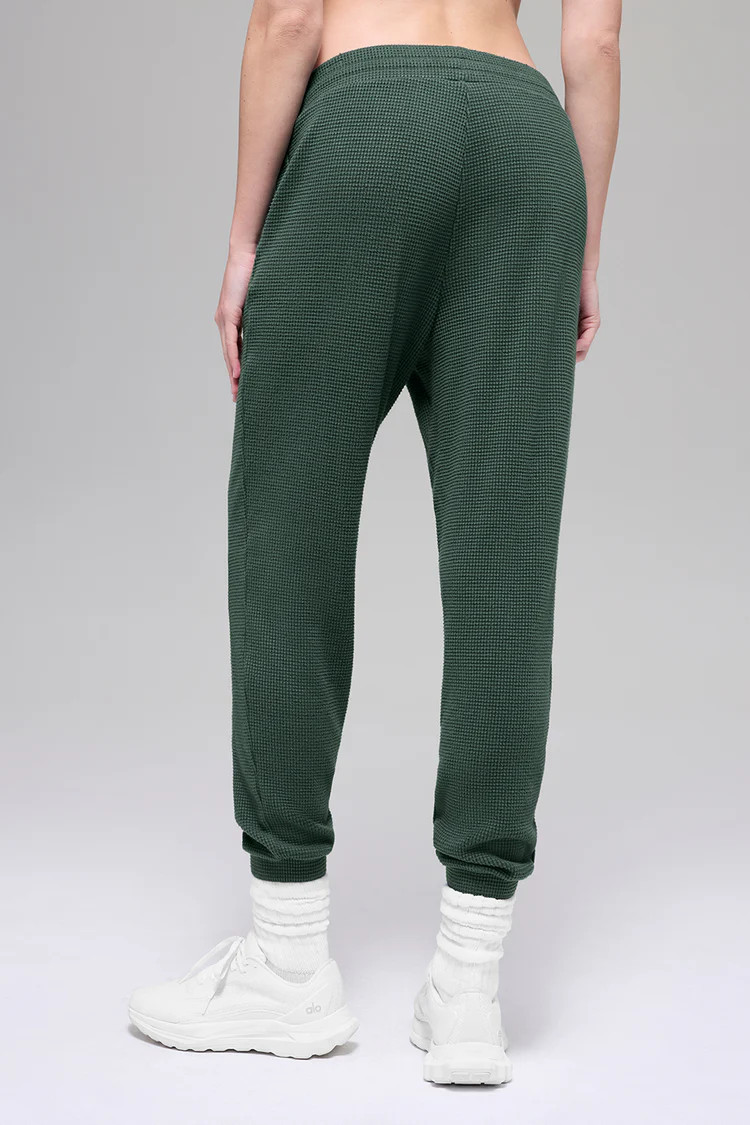 Waffle Weekend Escape Jogger - Clover Green | Alo Yoga (US)