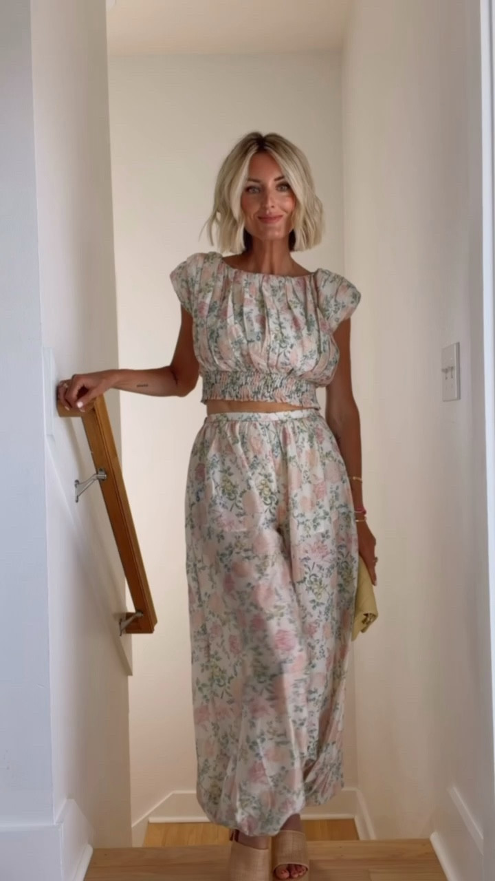 I love the floral pattern of this set! This look is so fun, and it’s really comfortable! Wearing size S!

Loverly Grey, matching set, vacation looks, dinner outfit 

#LTKSeasonal