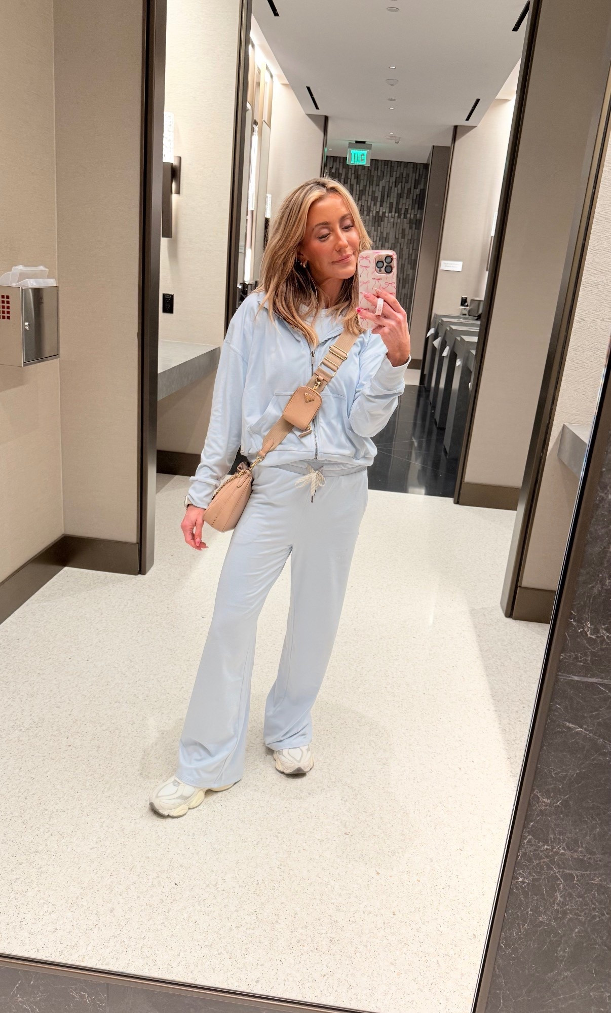 Ootd 💙

#LTKdayinmylife #LTKootd #LTKmomlife