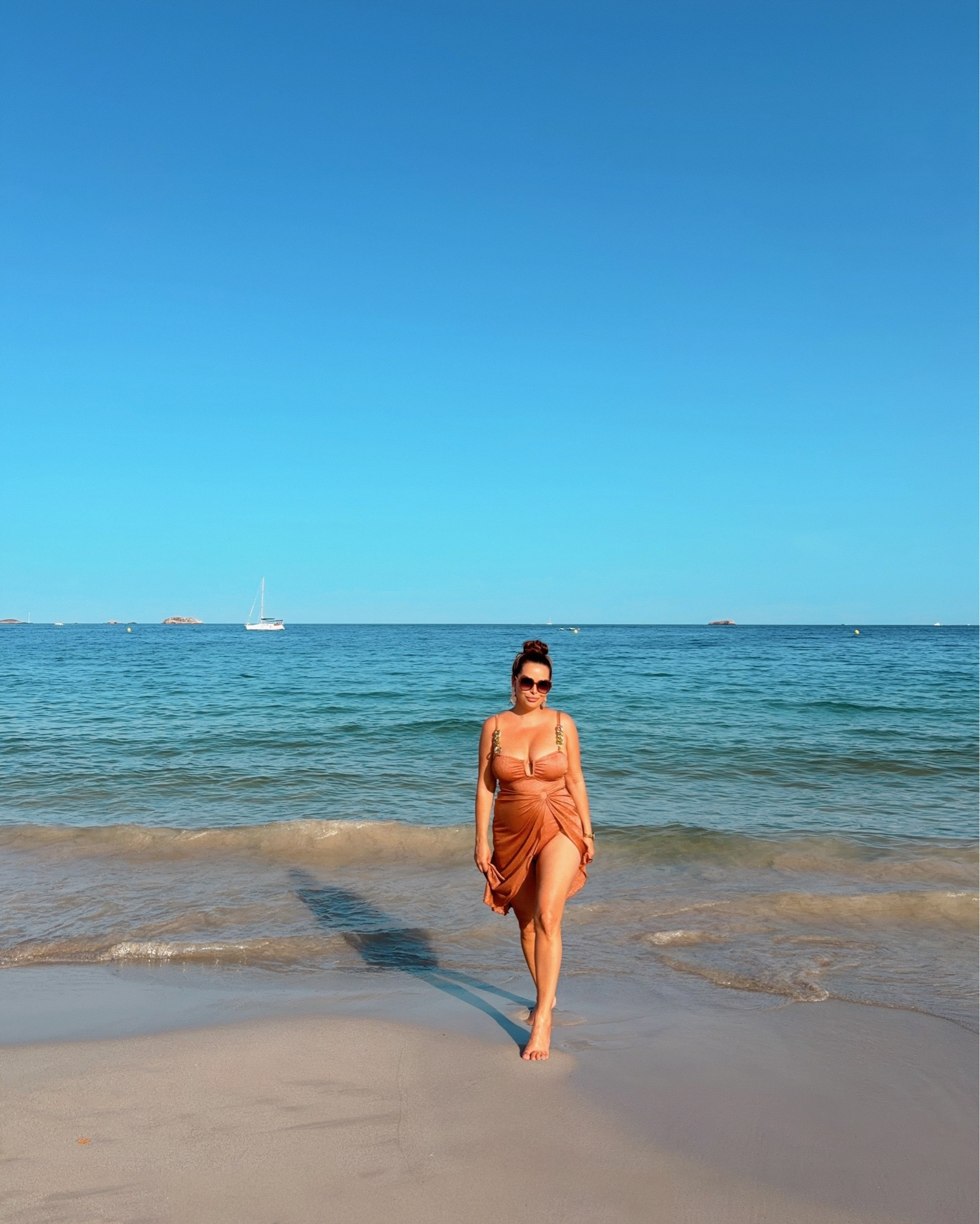 Bronze beach look