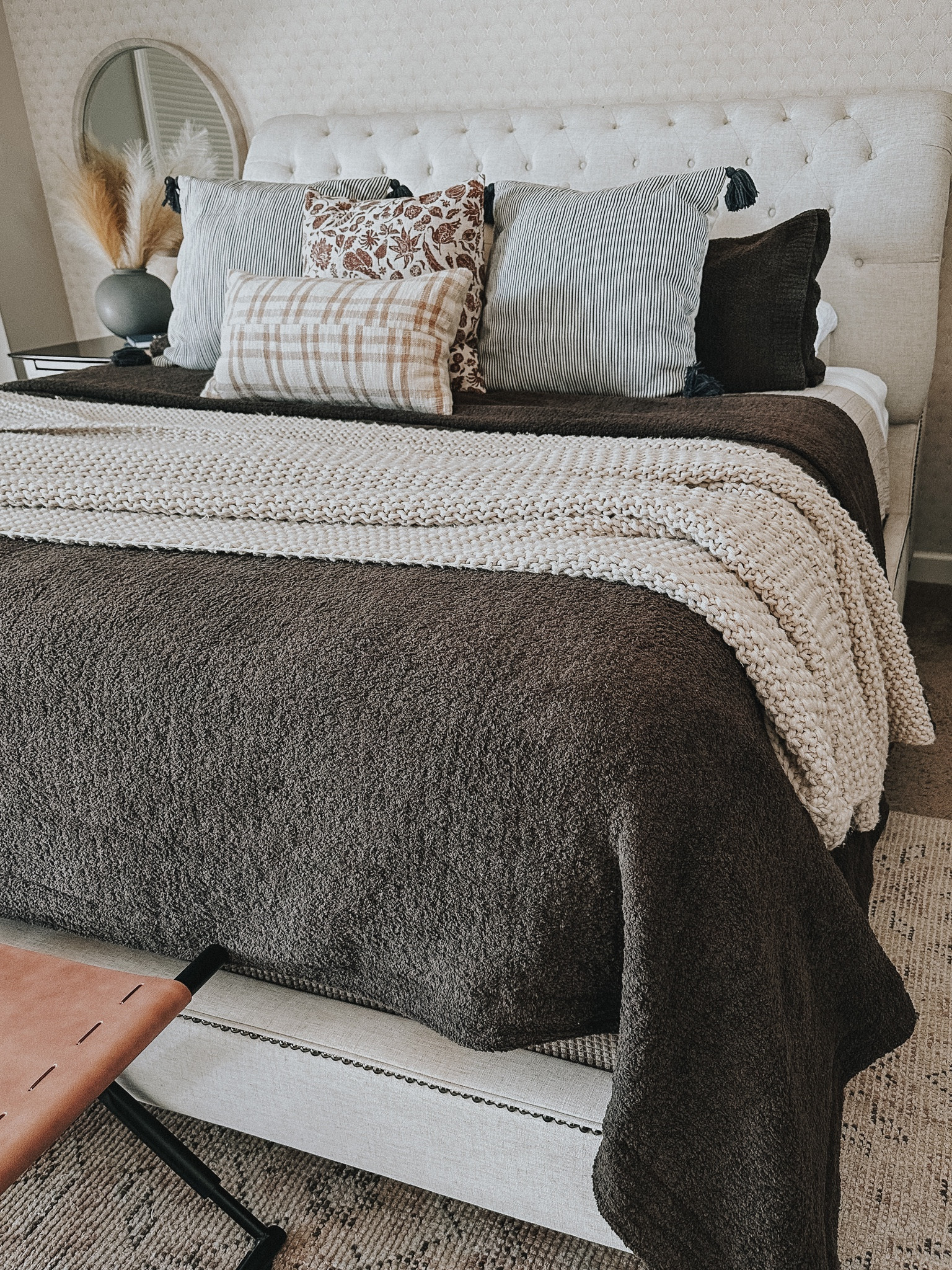 My new bedding arrived from @sunday.citizen and I am so excited to finally have this room makeover complete! Last year I started with wallpaper, a rug, and decor, but my gorgeous duvet and shams was everything this room needed. It’s as cozy as it is beautiful and I love how it turned out! 


#LTKFind #LTKhome #LTKstyletip