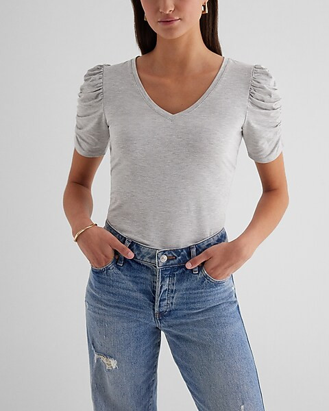 Supersoft Skimming V-Neck Puff Sleeve Tee | Express
