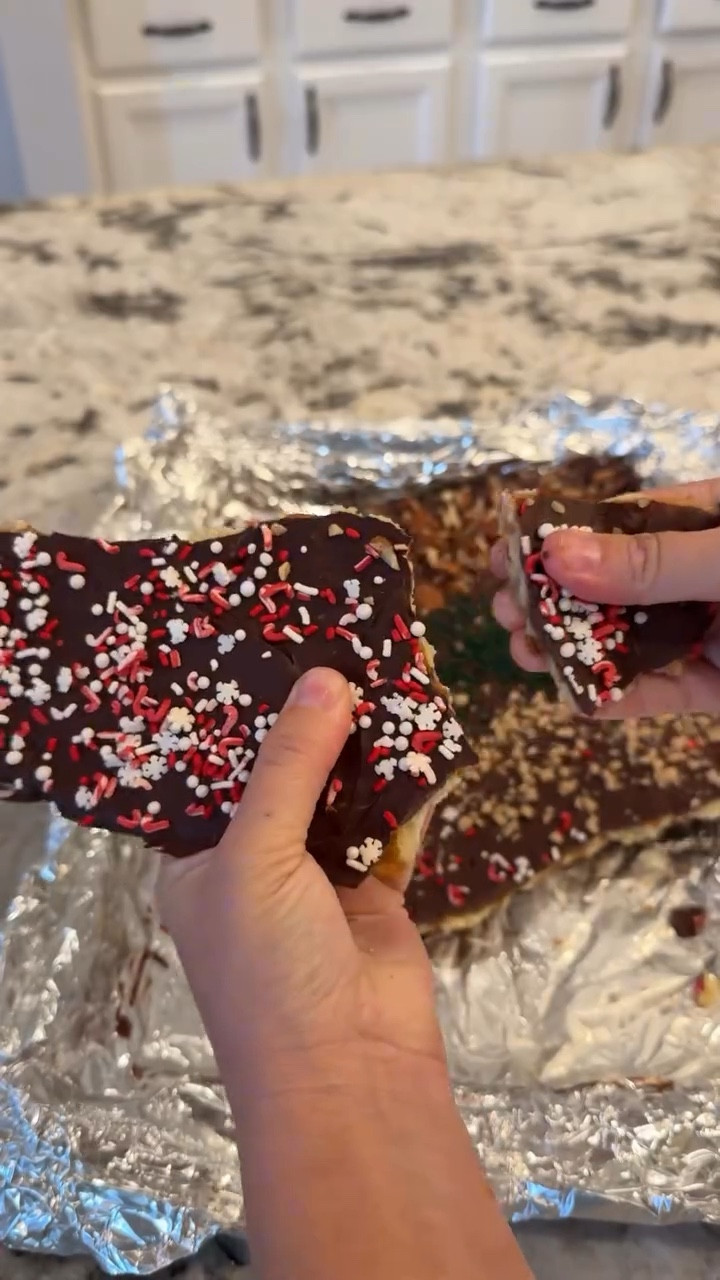 🎄✨ Christmas “Crack” — the EASIEST holiday treat everyone loves!
This stuff is dangerously good… sweet, salty, crunchy, chocolatey PERFECTION. Make it for parties, tins, gifting, or a cozy movie night. 🤍

⸻

📌 Ingredients

• 1 sleeve saltine crackers
• 1 cup unsalted butter
• 1 cup brown sugar
• 2 cups semi-sweet chocolate chips
• Pinch of salt
• 1 tsp vanilla extract
• Toppings of choice (peppermint, sprinkles, nuts, etc.)

⸻

🍬 Directions
	1.	Preheat oven to 350°F.
	2.	Line a rimmed cookie sheet with foil (leave some overhang!).
	3.	Arrange saltine crackers in a single layer.
	4.	Melt 1 cup butter, then stir in 1 cup brown sugar.
	5.	Bring to a rolling boil for 3 minutes, stirring constantly.
	6.	Remove from heat and stir in salt + vanilla.
	7.	Pour caramel mixture over crackers and spread evenly.
	8.	Bake for 5 minutes.
	9.	Remove and immediately top with chocolate chips.
	10.	Cover loosely with foil for 5 minutes to melt.
	11.	Spread chocolate smooth, add toppings.
	12.	Refrigerate for 2 hours.
	13.	Peel off foil and break into pieces.

⸻

✨ Save this for the holidays & tag me if you make it!
#ChristmasRecipes #HolidayTreats #EasyRecipes  #BakingTok #ChristmasCrack

#LTKfoodie #LTKHome #LTKHoliday