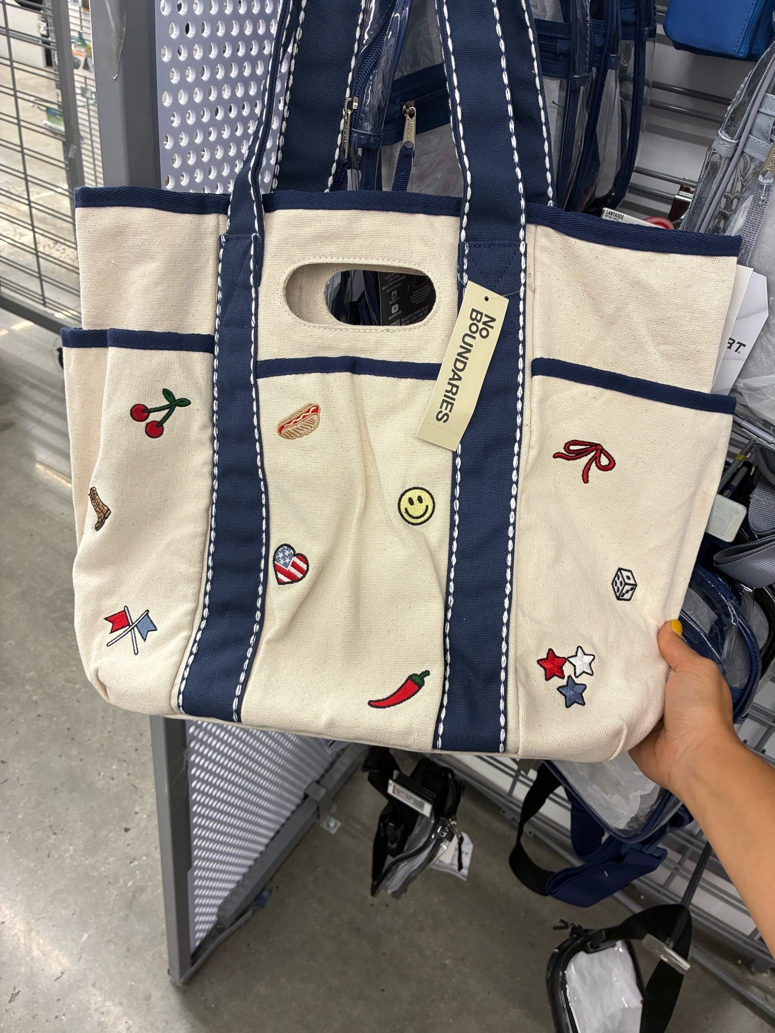 Need a tote to carry all the things this summer!? This one is so cute and just screams summer!

#LTKSeasonal