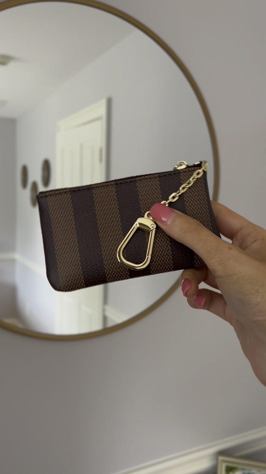 the key pouch wallet i have been using since i moved to new york! i love that there is space to hook my keys and airpods onto the chain and it is small enough to fit in bags or my pocket. 


#LTKStyleTip #LTKFindsUnder50 #LTKGiftGuide