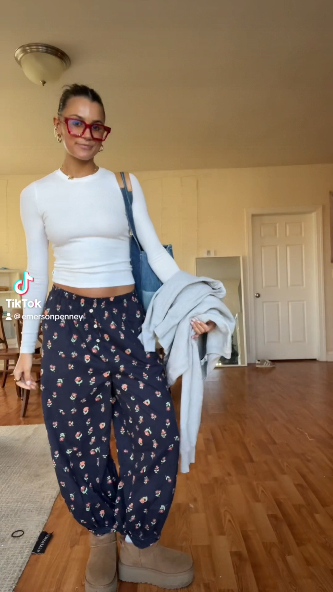 Wearing small in pants & xxs in long sleeve!! 