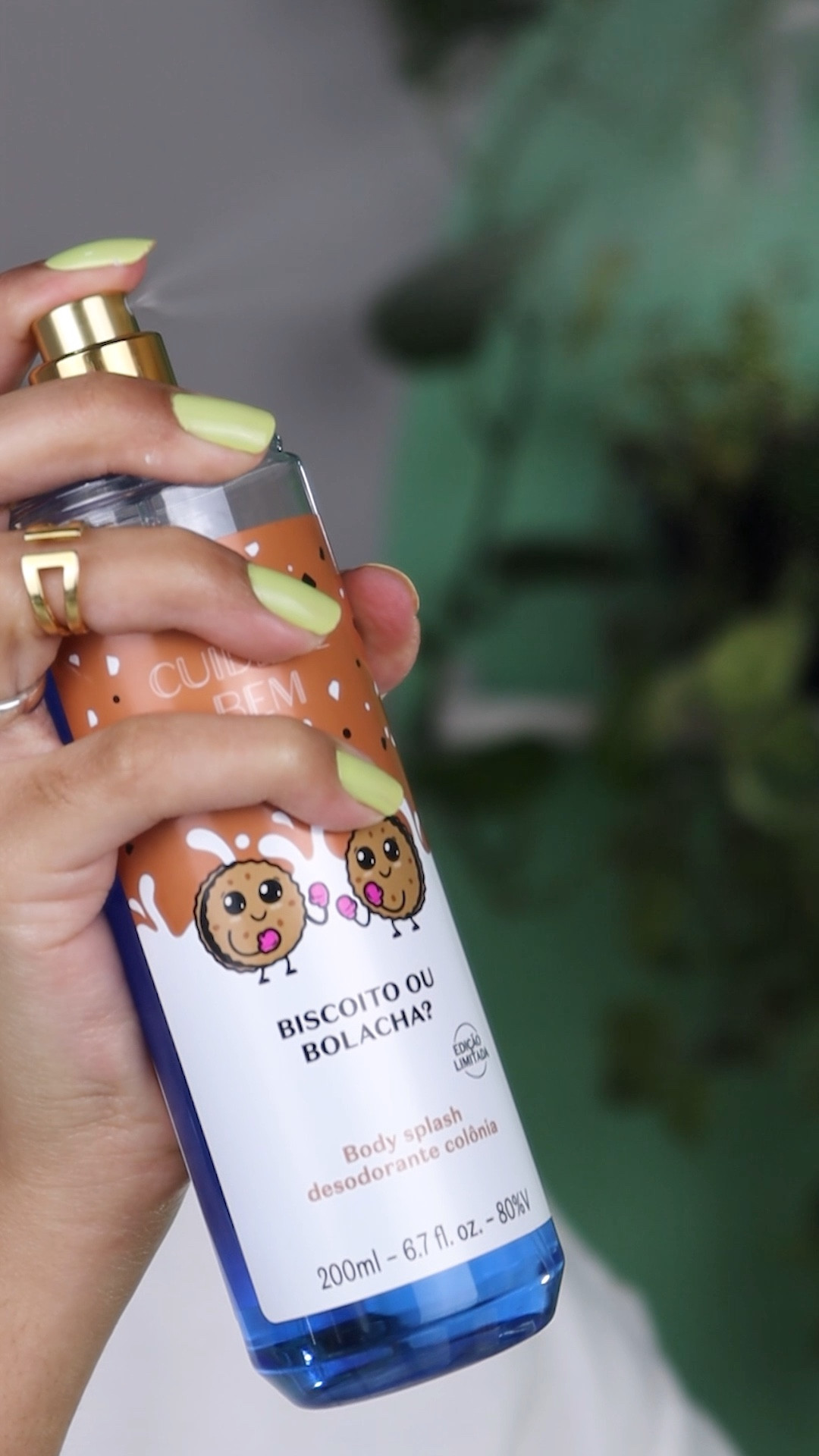 Body Splash com cheirinho de Bolacha? Temos! 🍪💛
Ele é polêmico, tem um cheiro de saída que lembra café, porém o cheiro que fica é de baunilha com chocolate 🍫😉

Pra mim é o puro cheirinho do conforto, meu favorito do momento para usar na academia e na faculdade 💚

🏷️Cupom de frete grátis + mimo especial: LRBRAZBOTIVERSO    :)




#LTKbeauty #LTKbrasil