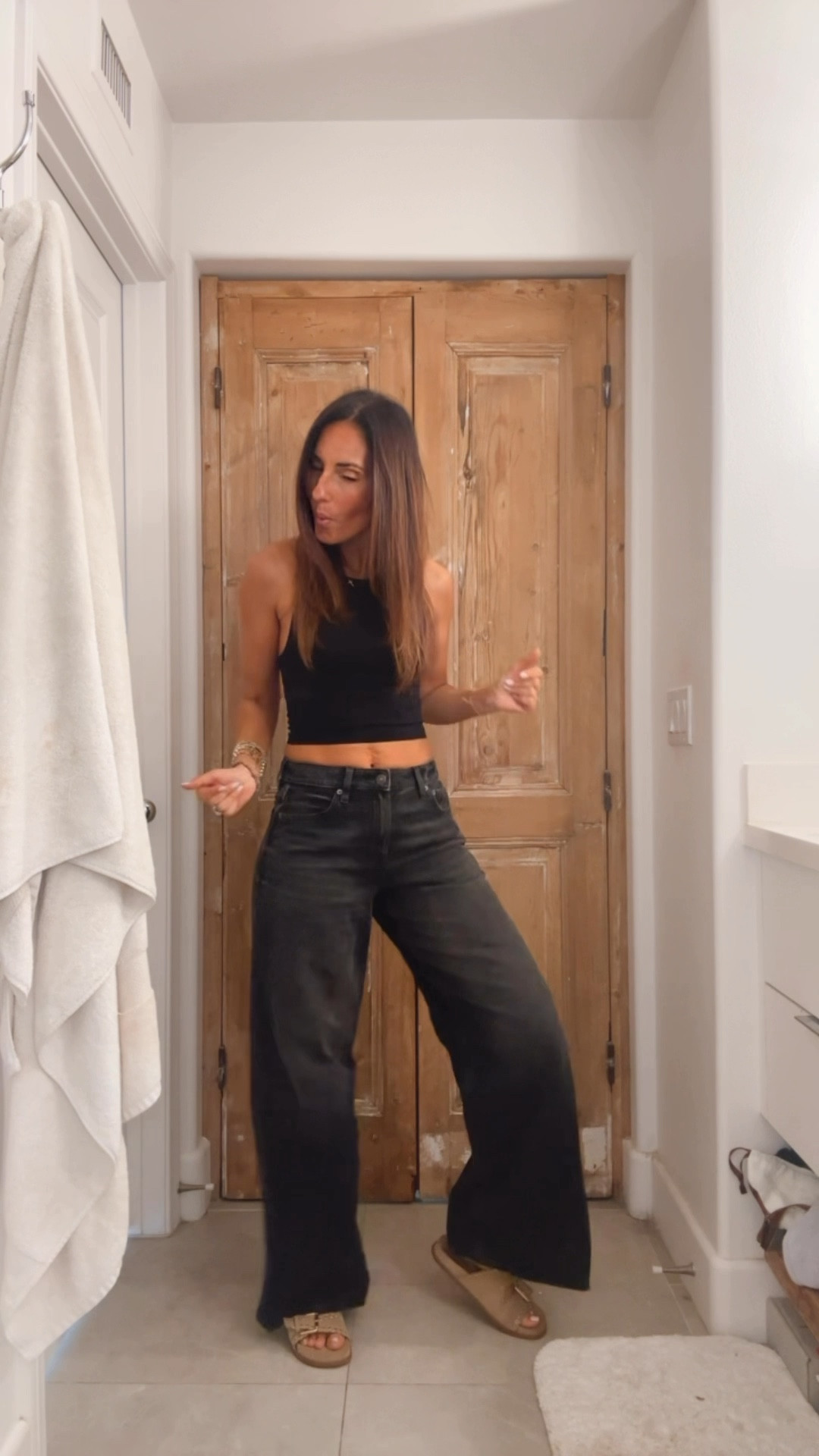 New obsession: these jeans 🖤 wearing size 2, regular. True to size and super flattering. Charcoal is almost sold out but linked the same Jean in blue, perfect for spring 🌸

#LTKStyleTip #LTKFindsUnder100 #LTKOver40