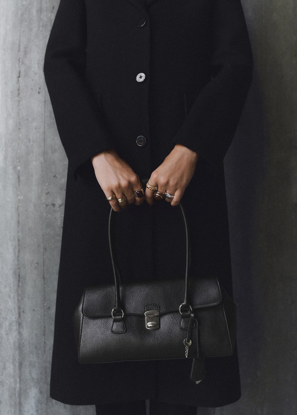 City shoulder bag with flap - Women | MANGO USA | Mango (US/MX/AU)