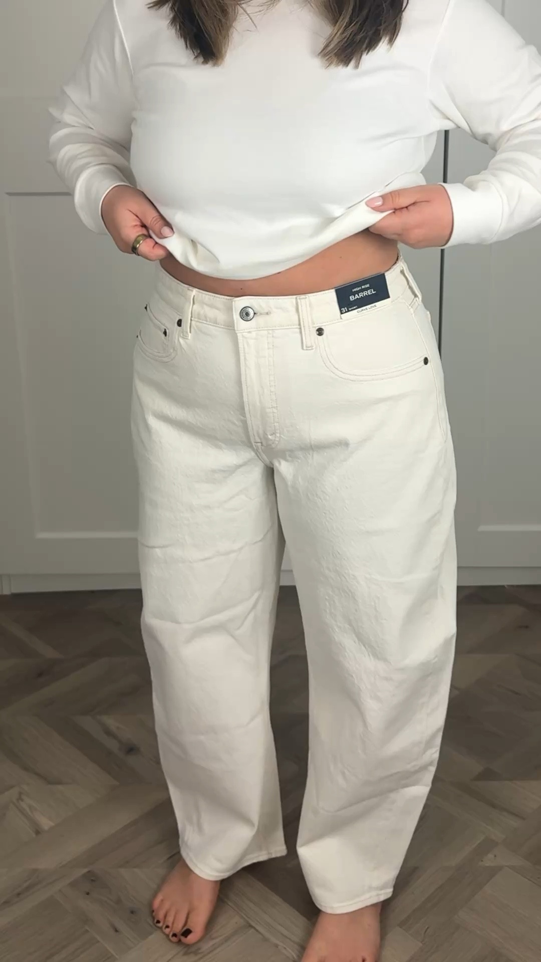 the Abercrombie barrel leg jeans in ecru! Here’s how they fit, I wear a 31 short. Theyre currently on sale (ending tonight) and AFXLTK will get you a further 15% off ‼️

Abercrombie jeans / jeans sale / midsize jeans / Abercrombie discount 

#LTKjeans #LTKmidsize #LTKspring
