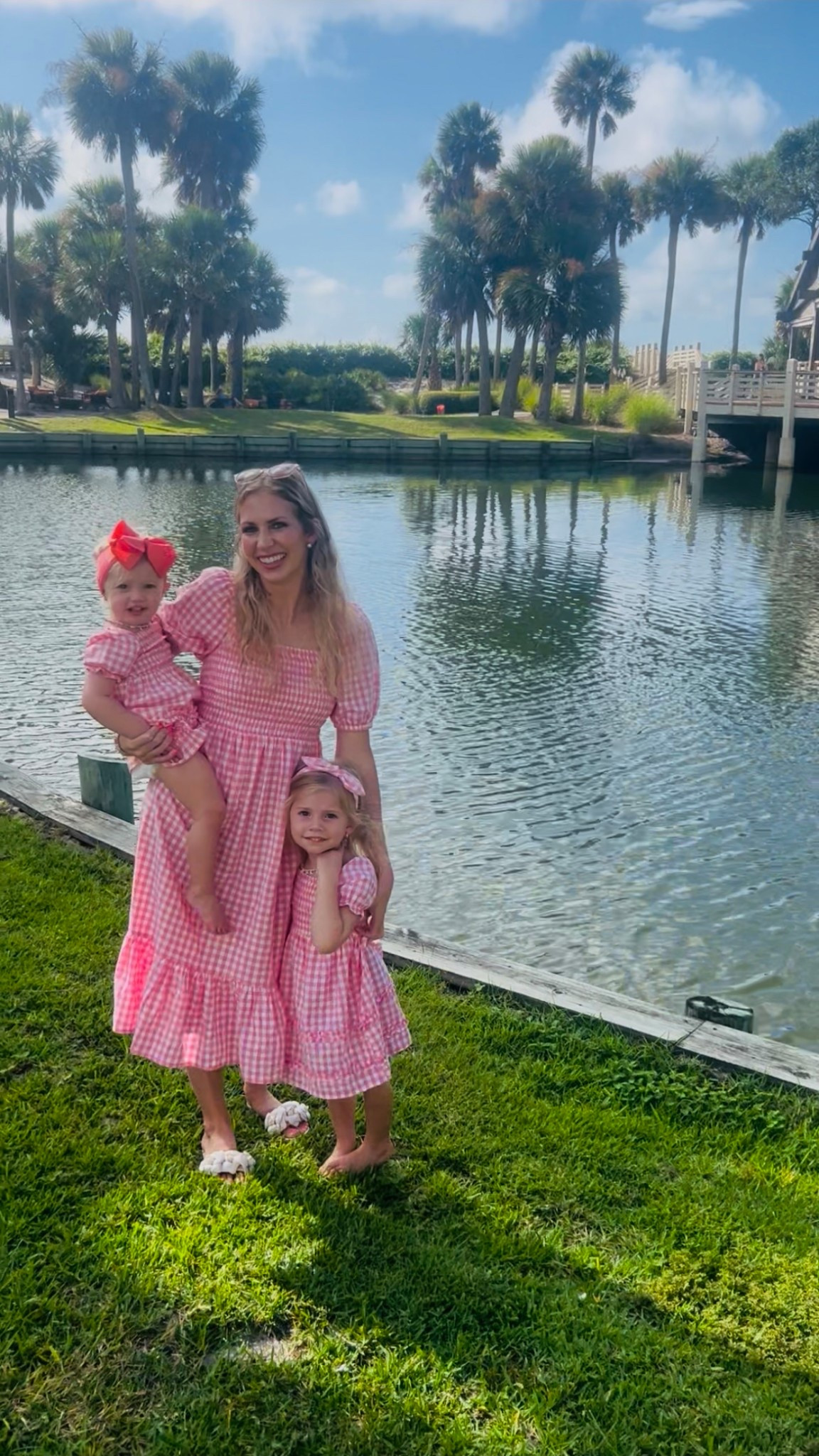 Mommy and me gingham pink dresses 💕 They come in blue too! 
mommy and me/ mommy and me dresses/ twinning/ gingham dress/ summer dresses/ baby girl dress/ toddler girl dress/ children’s place 