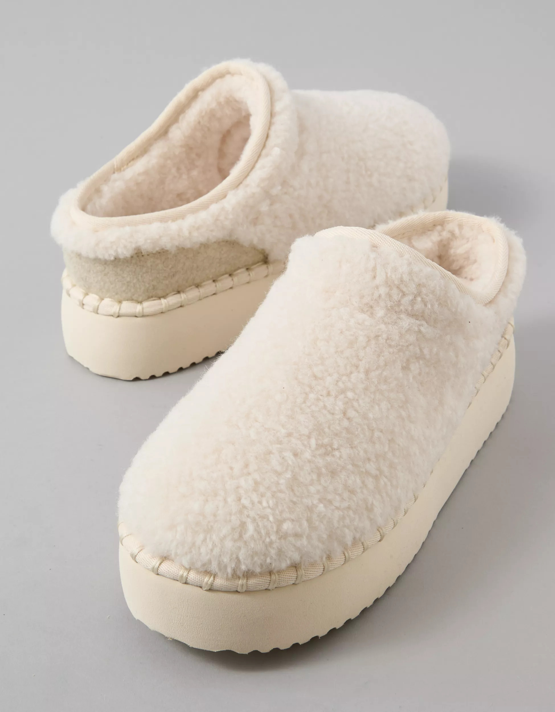 AE Sherpa Scuff Slide | American Eagle Outfitters (US & CA)