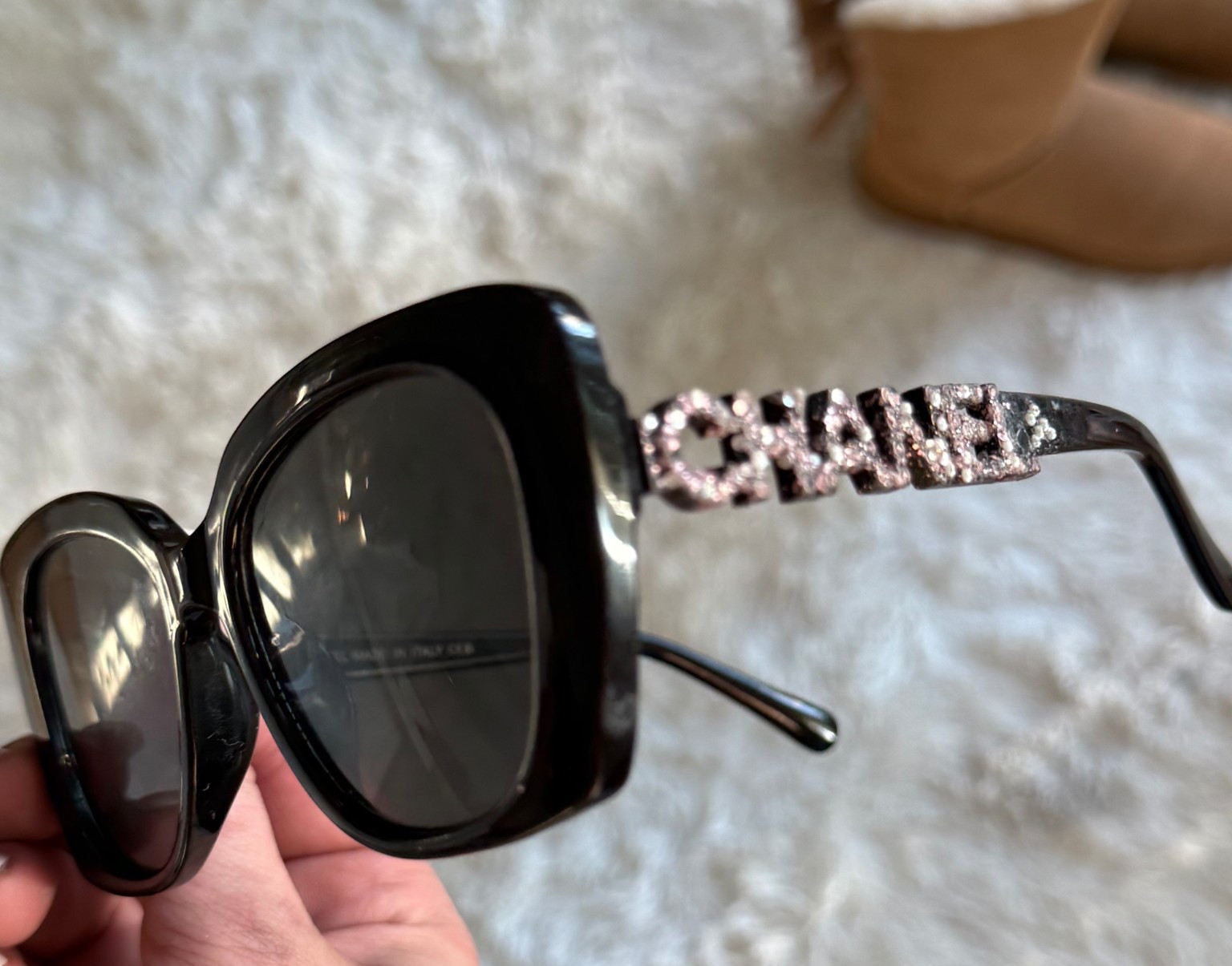 Looks so good on sunny fall/winter days Chanel dhgate

#LTKwinter