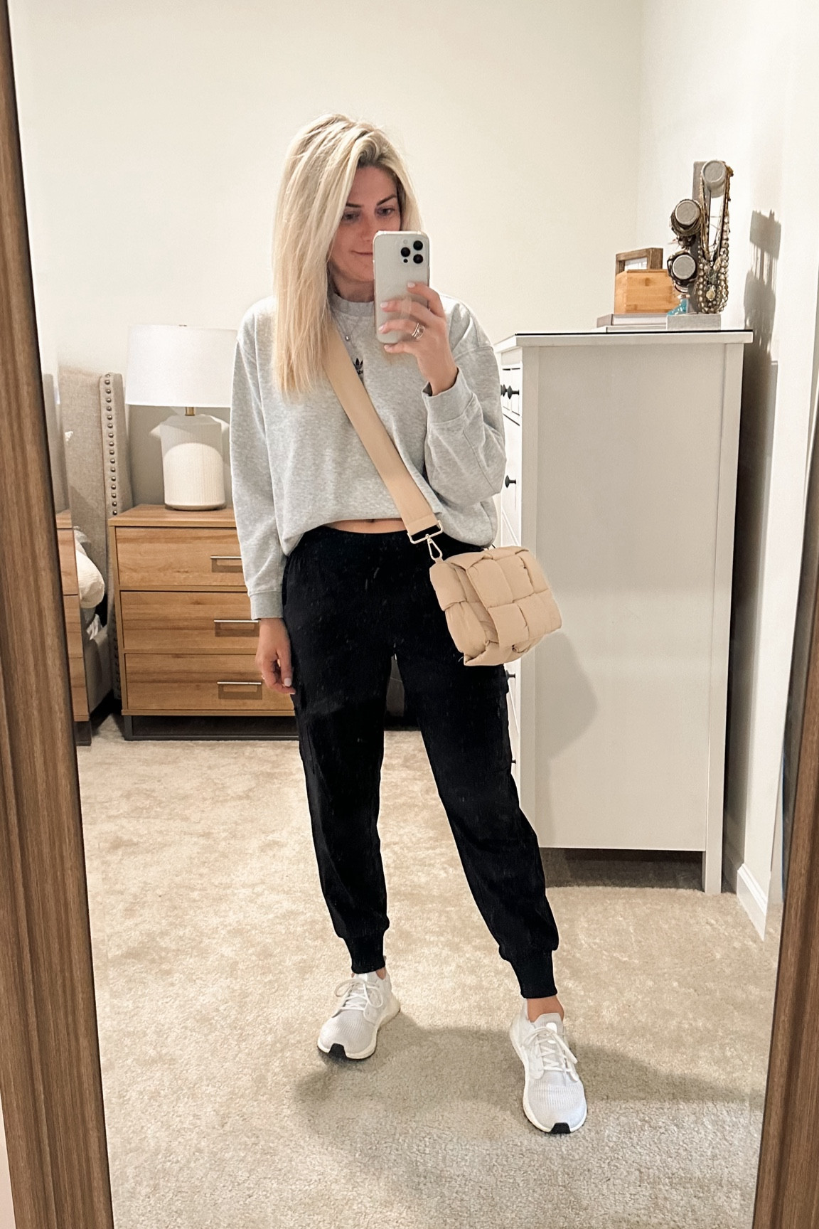 Athleisure | weekend casual | joggers | crop sweat shirt | adidas | crossbody



#LTKfindsunder50
