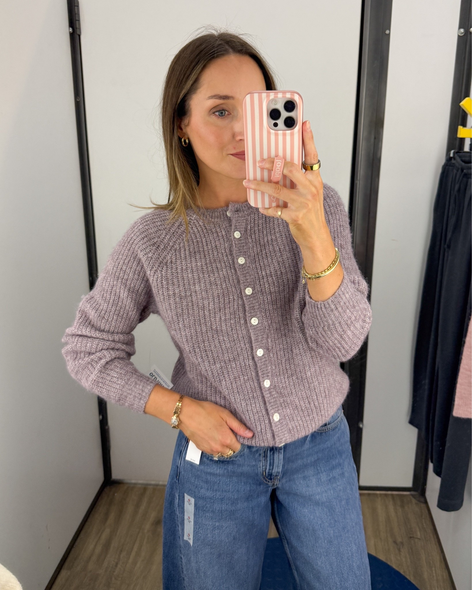 Runs small. Wearing a size small. Such a good lookalike for a popular French brand 👀